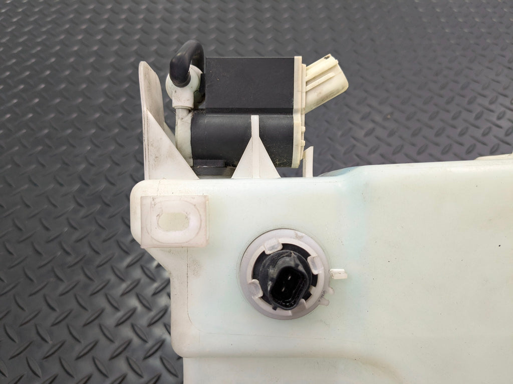 2013 - 2019 OEM HYUNDAI SANTA FE WINDSHIELD WASHER BOTTLE RESERVOIR TANK