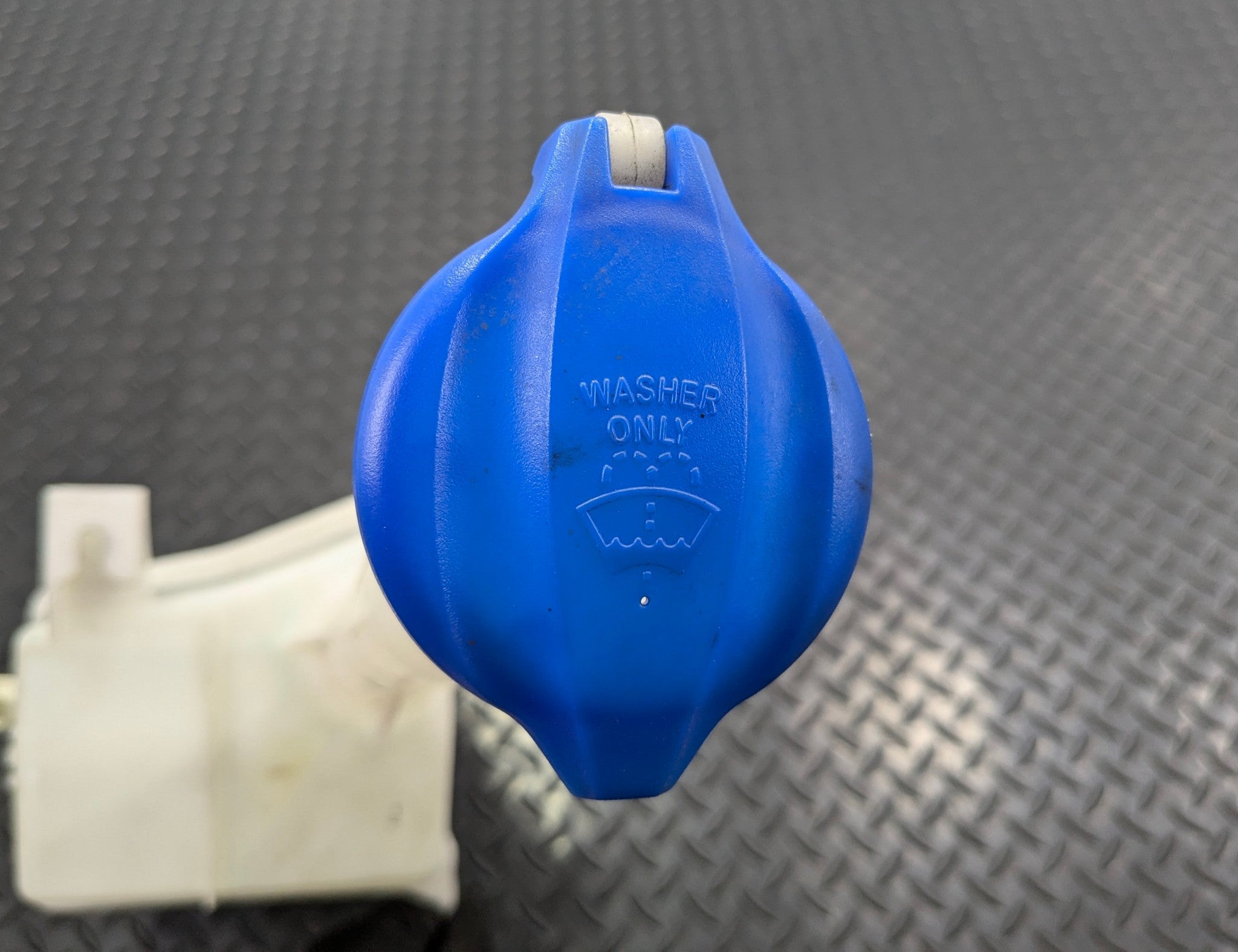 2013 - 2019 OEM HYUNDAI SANTA FE WINDSHIELD WASHER BOTTLE RESERVOIR TANK