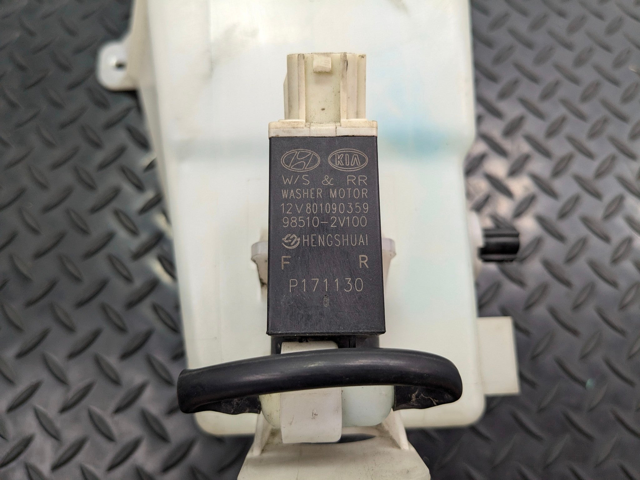 2013 - 2019 OEM HYUNDAI SANTA FE WINDSHIELD WASHER BOTTLE RESERVOIR TANK