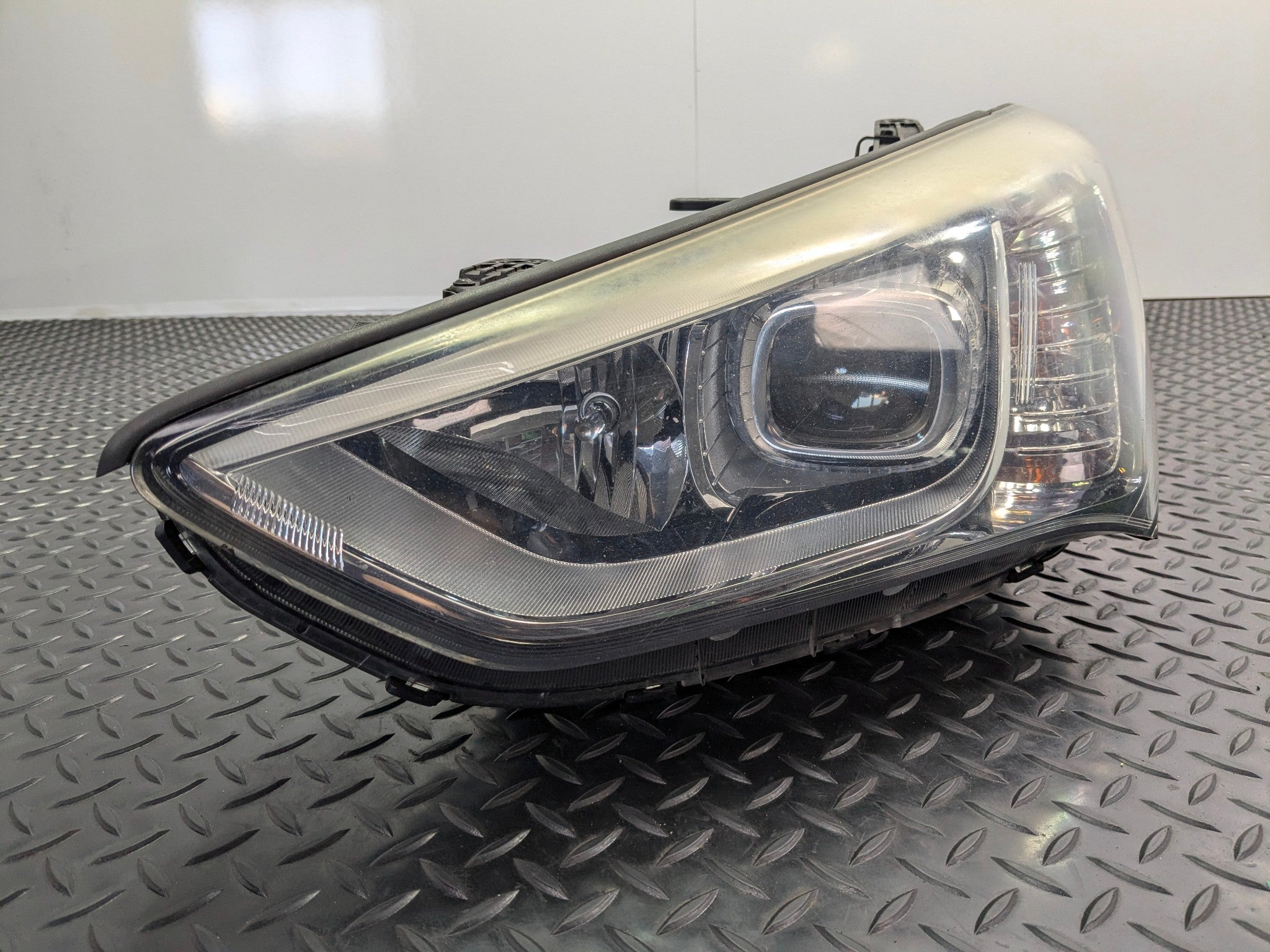 2013 - 2019 OEM HYUNDAI SANTA FE FRONT LEFT DRIVER SIDE HEADLAMP ASSEMBLY