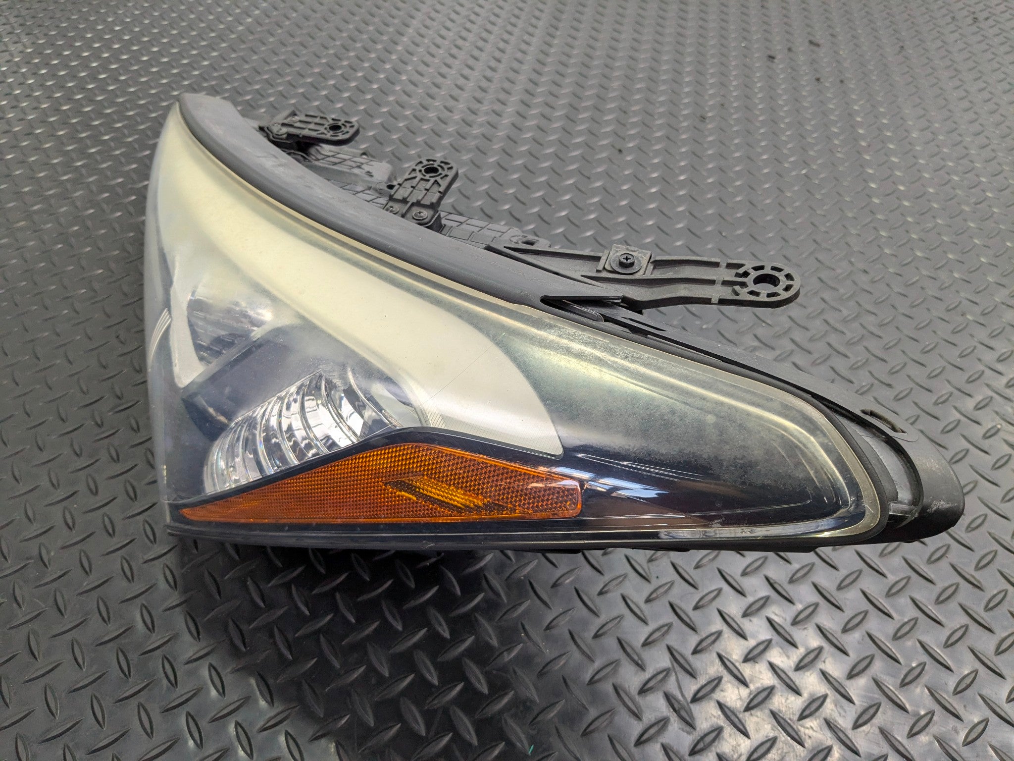 2013 - 2019 OEM HYUNDAI SANTA FE FRONT LEFT DRIVER SIDE HEADLAMP ASSEMBLY