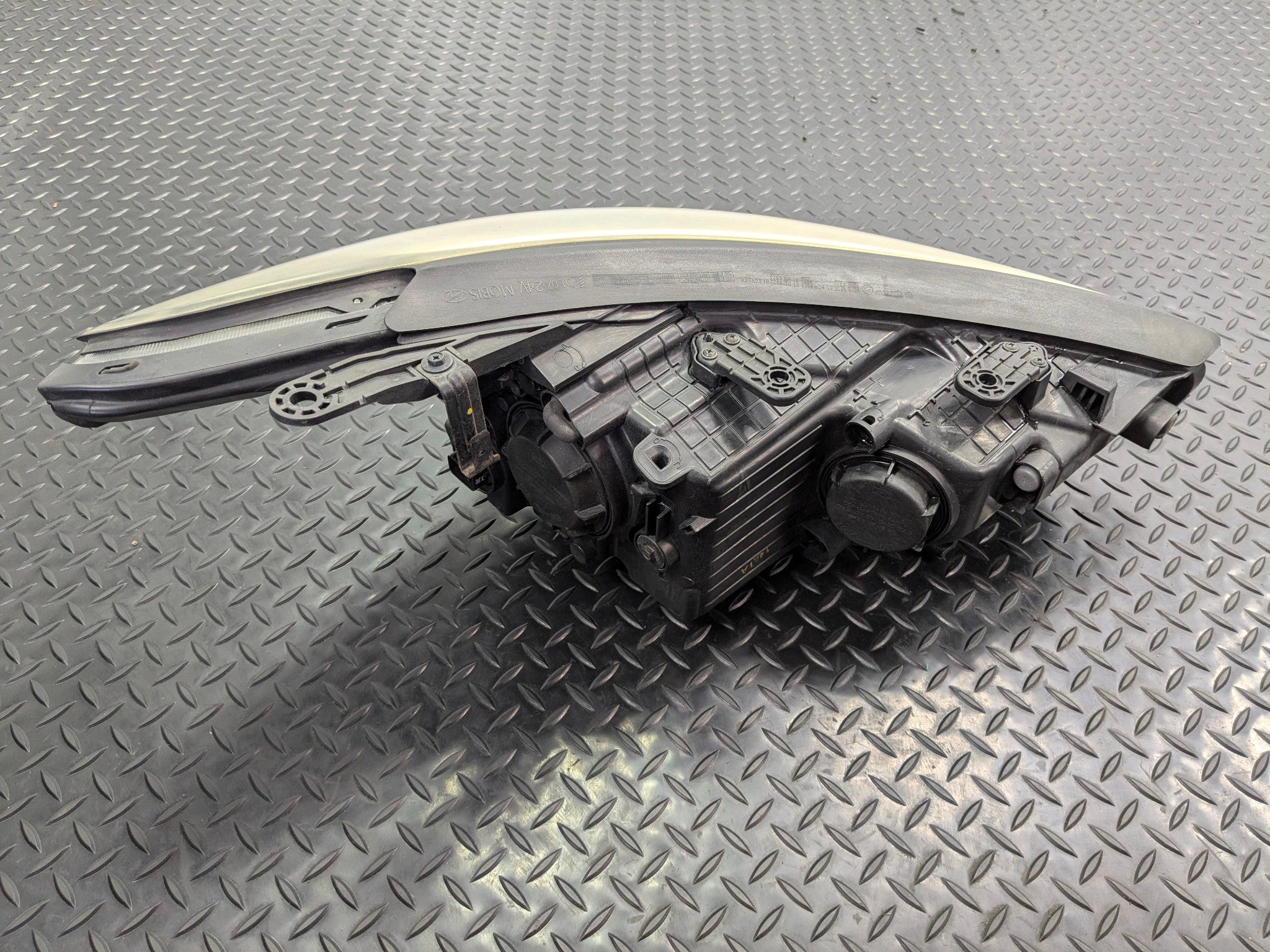 2013 - 2019 OEM HYUNDAI SANTA FE FRONT LEFT DRIVER SIDE HEADLAMP ASSEMBLY
