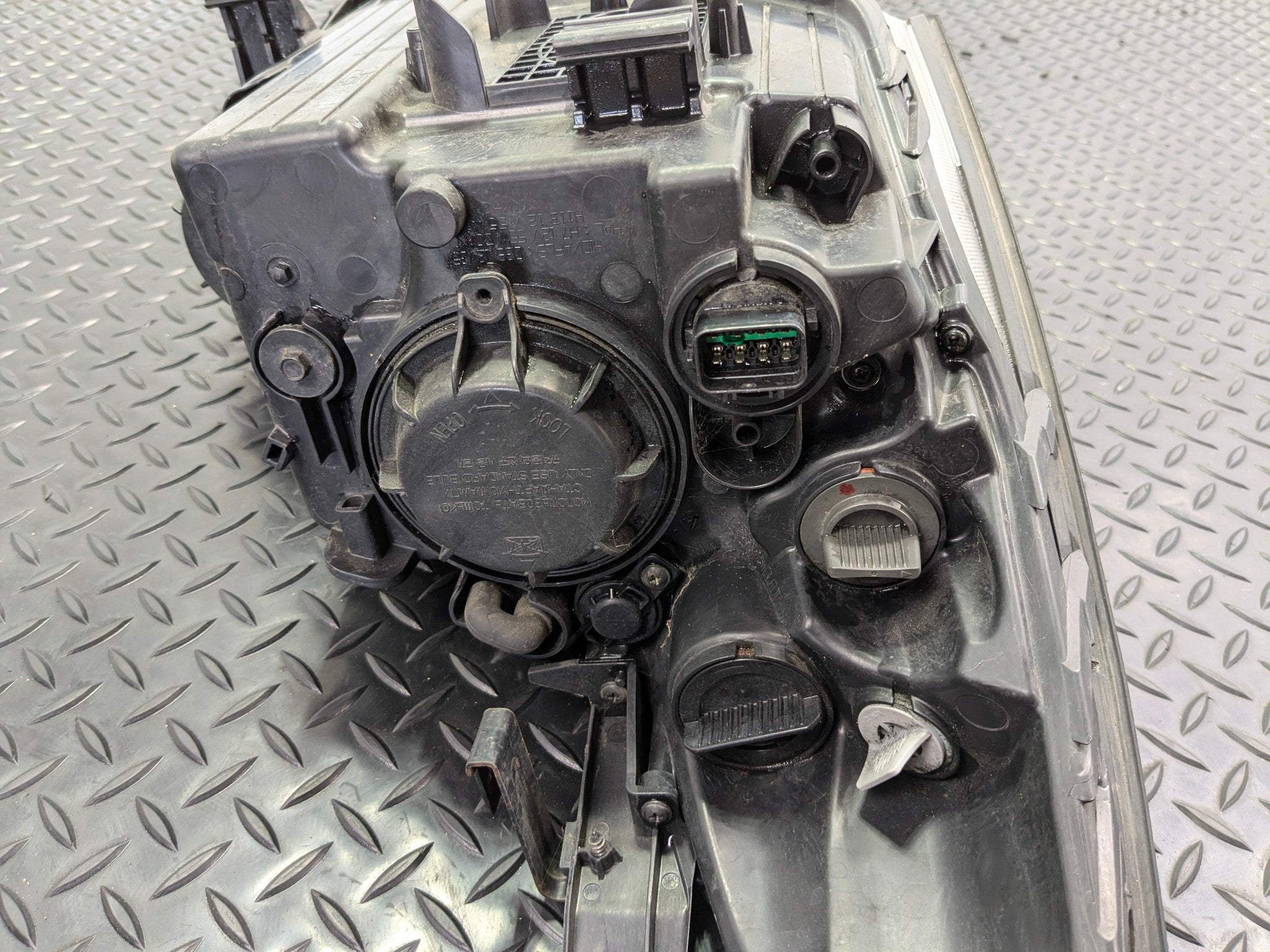 2013 - 2019 OEM HYUNDAI SANTA FE FRONT LEFT DRIVER SIDE HEADLAMP ASSEMBLY