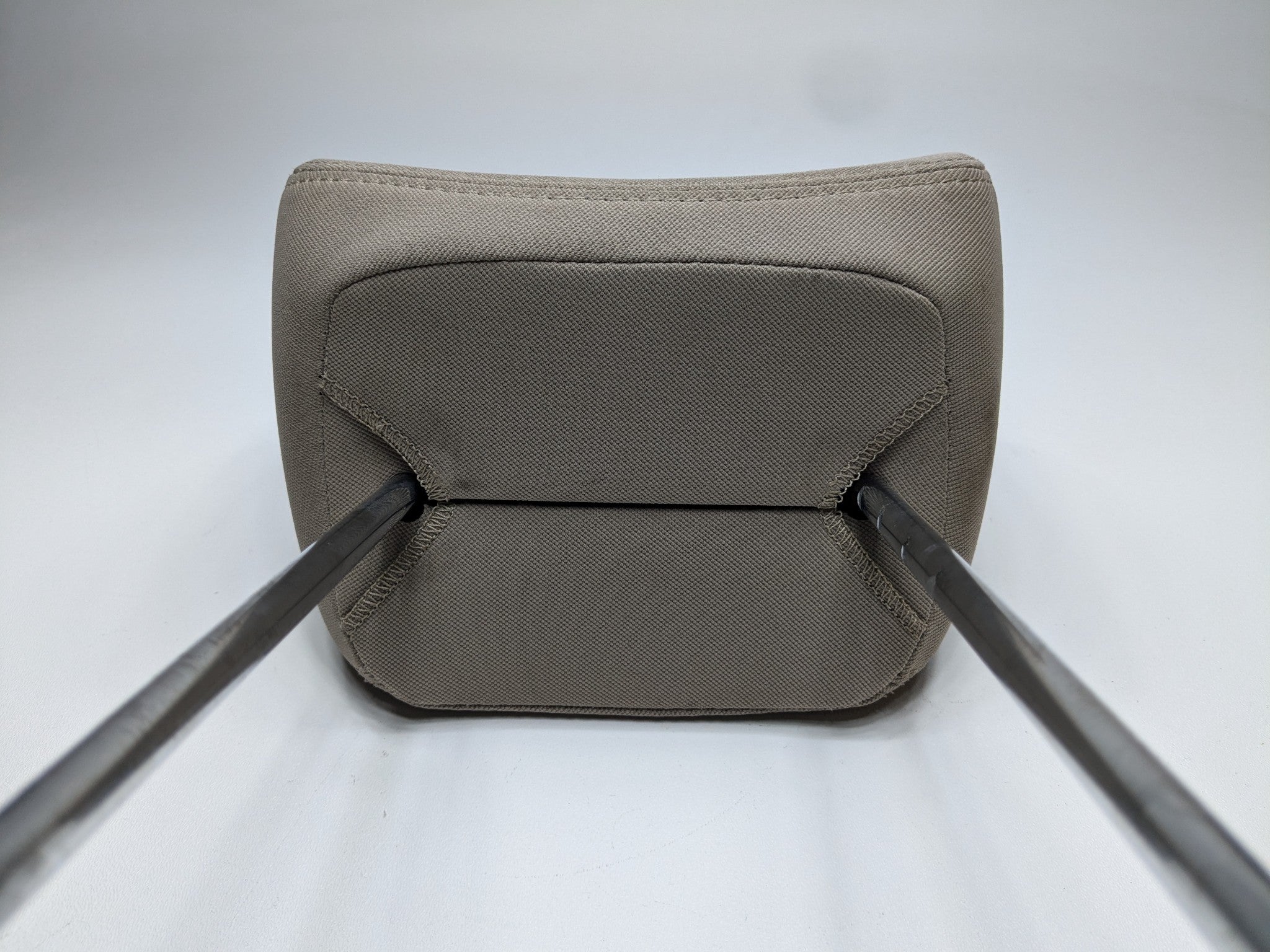2013 - 2019 OEM HYUNDAI SANTA FE REAR RIGHT PASSENGER SIDE HEADREST CLOTH GRAY
