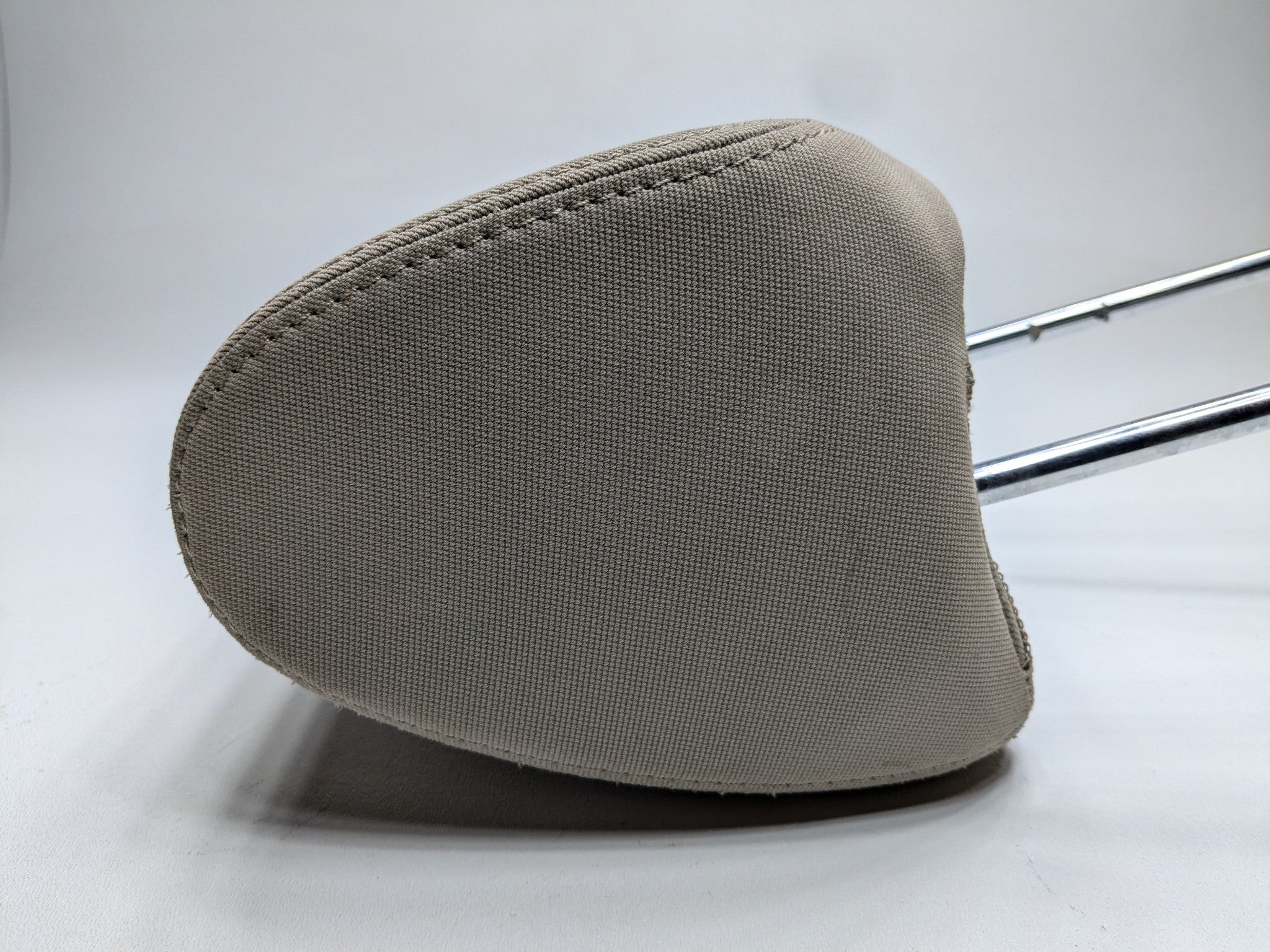 2013 - 2019 OEM HYUNDAI SANTA FE REAR RIGHT PASSENGER SIDE HEADREST CLOTH GRAY