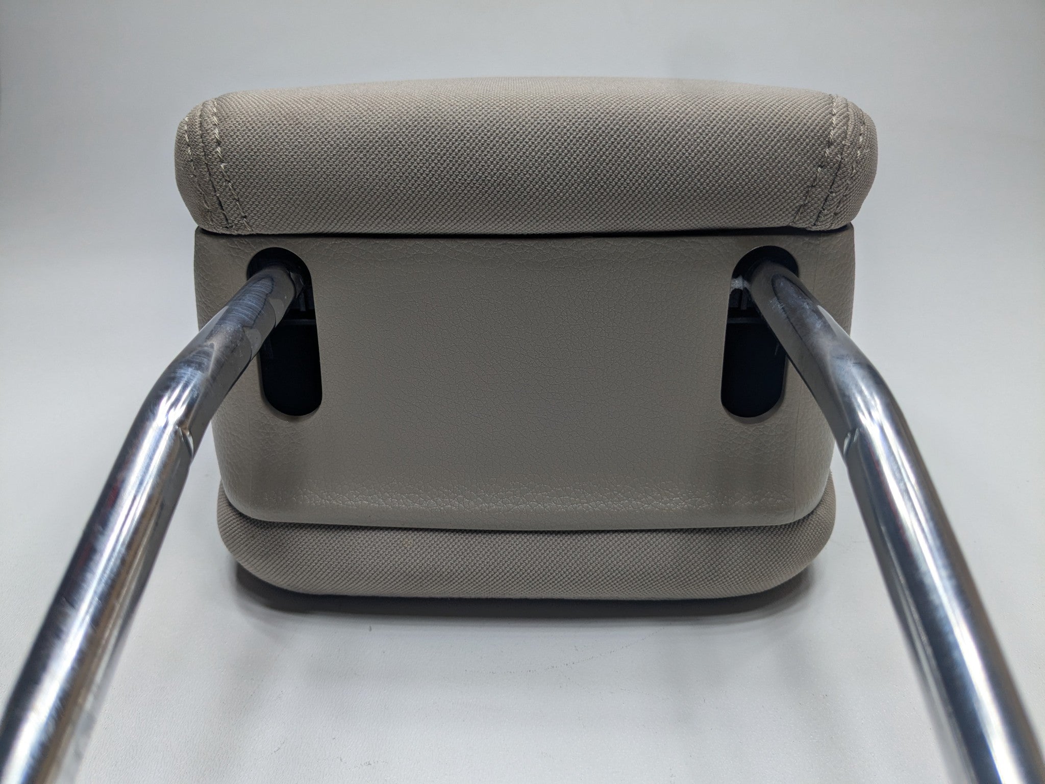 2013 - 2019 OEM HYUNDAI SANTA FE FRONT RIGHT PASSENGER SIDE HEADREST CLOTH GRAY