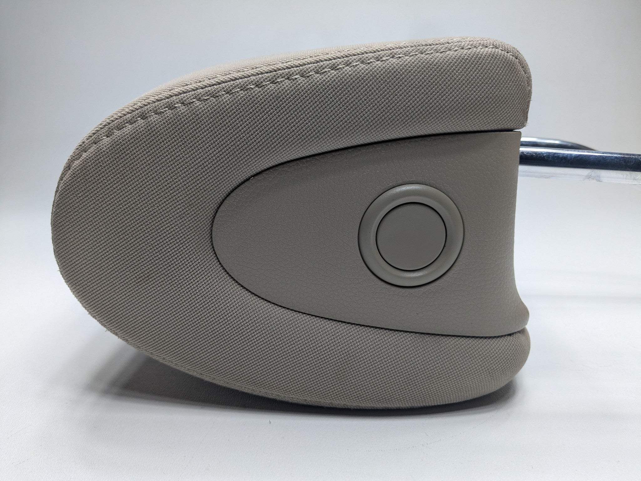 2013 - 2019 OEM HYUNDAI SANTA FE FRONT RIGHT PASSENGER SIDE HEADREST CLOTH GRAY