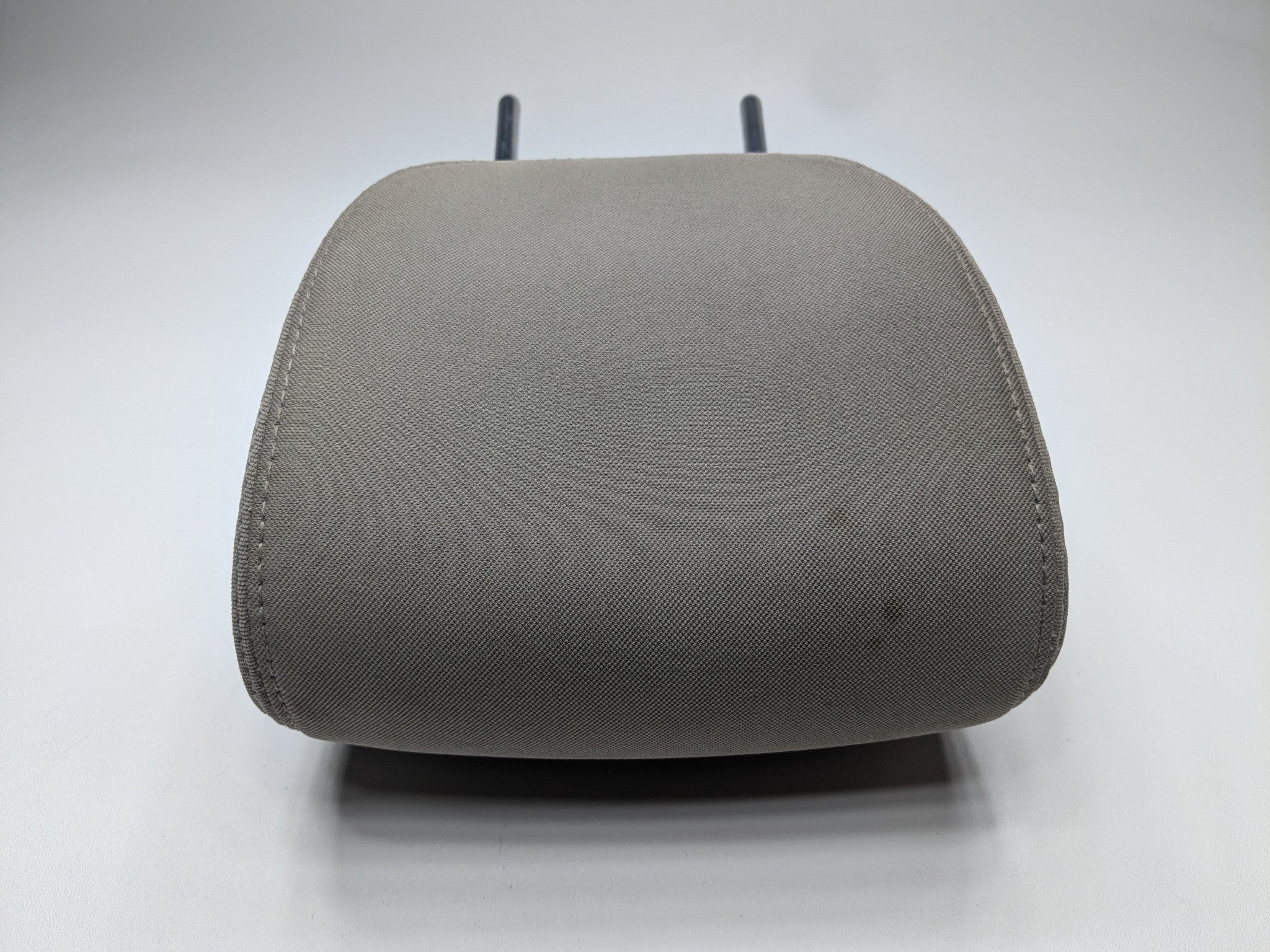 2013 - 2019 OEM HYUNDAI SANTA FE FRONT LEFT DRIVER SIDE SEAT HEADREST ASSEMBLY