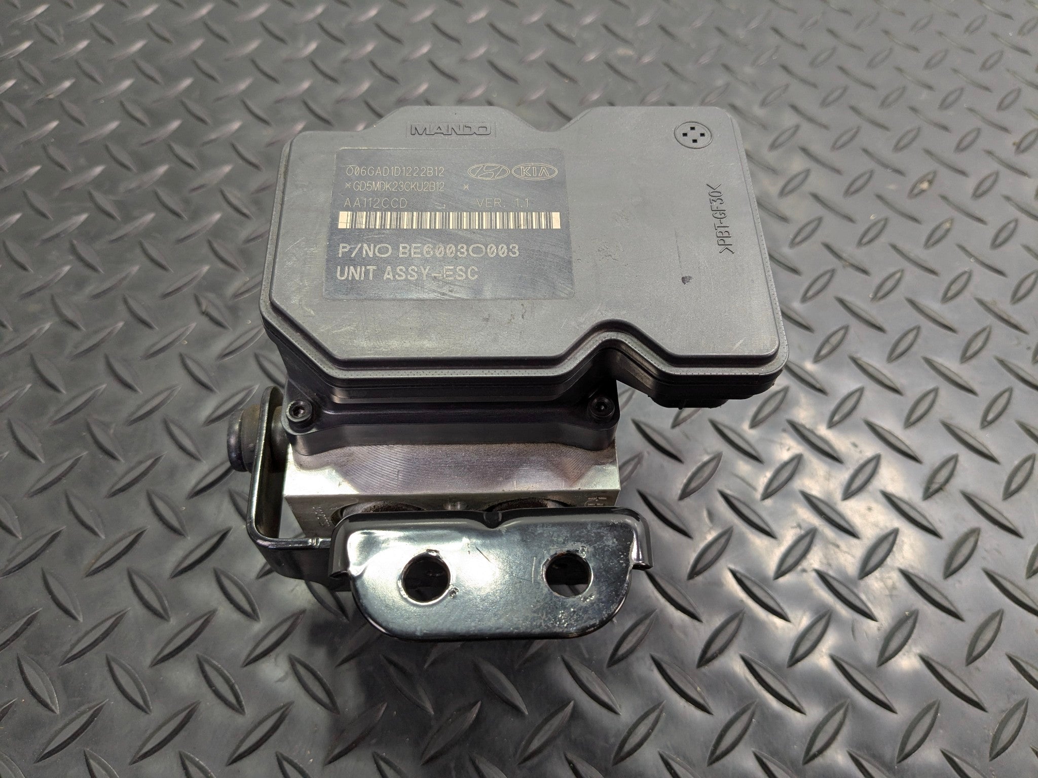 2013 - 2019 OEM HYUNDAI SANTA FE ANTI LOCK BRAKE SYSTEM PUMP MODULE