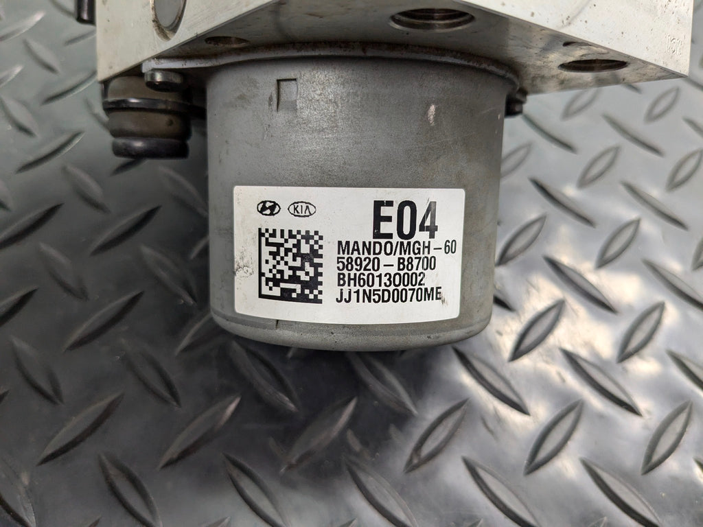 2013 - 2019 OEM HYUNDAI SANTA FE ANTI LOCK BRAKE SYSTEM PUMP MODULE