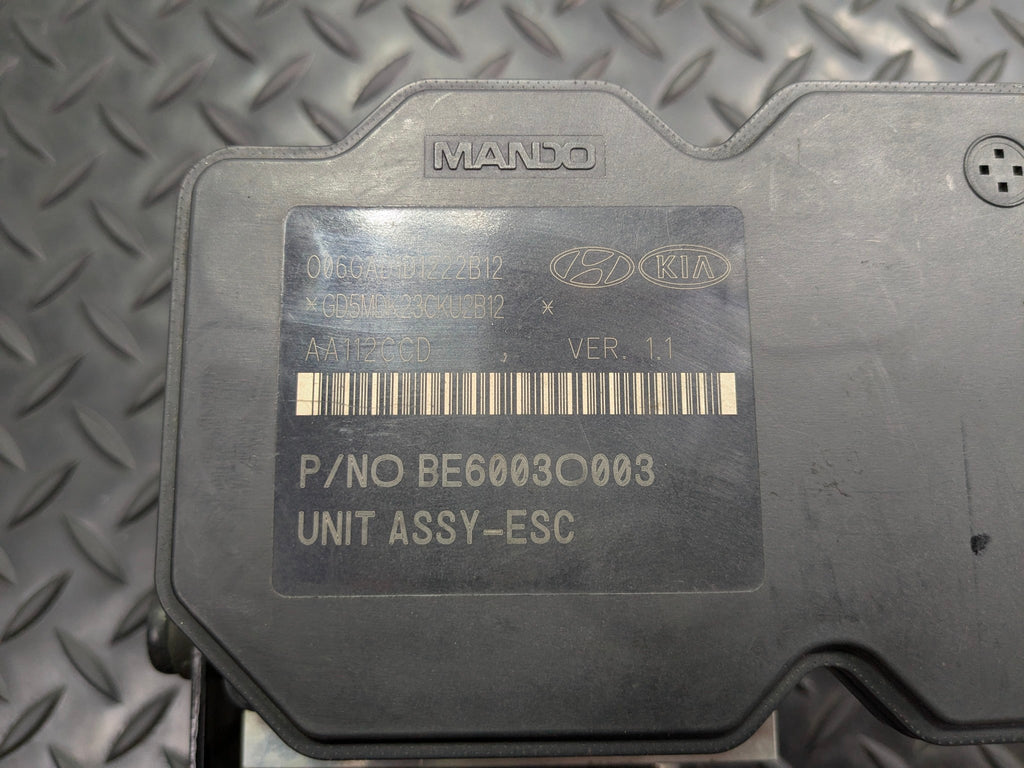 2013 - 2019 OEM HYUNDAI SANTA FE ANTI LOCK BRAKE SYSTEM PUMP MODULE