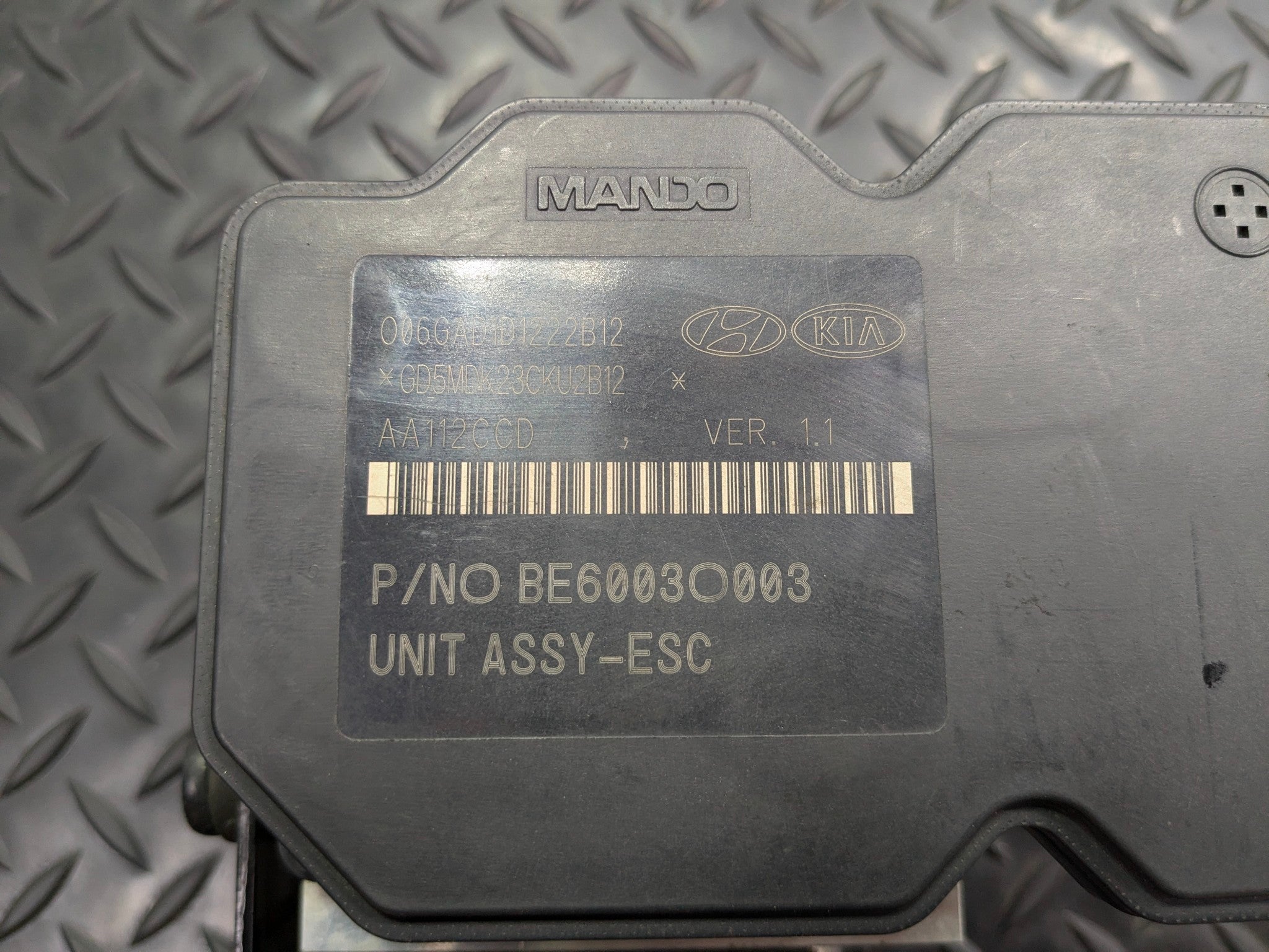 2013 - 2019 OEM HYUNDAI SANTA FE ANTI LOCK BRAKE SYSTEM PUMP MODULE