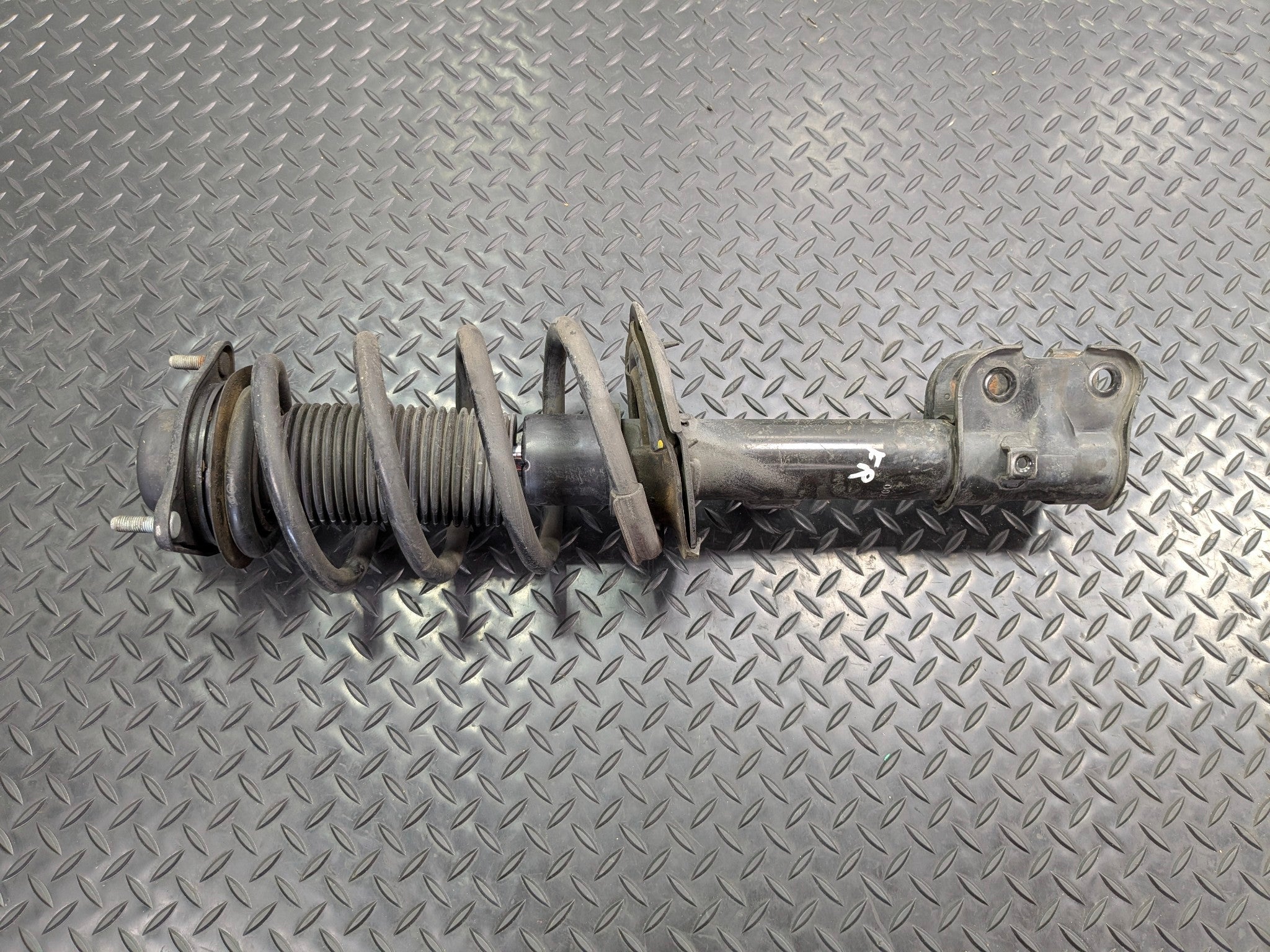 2013 - 2019 OEM HYUNDAI SANTA FE FRONT RIGHT SIDE SHOCK SPRING STRUT ABSORBER