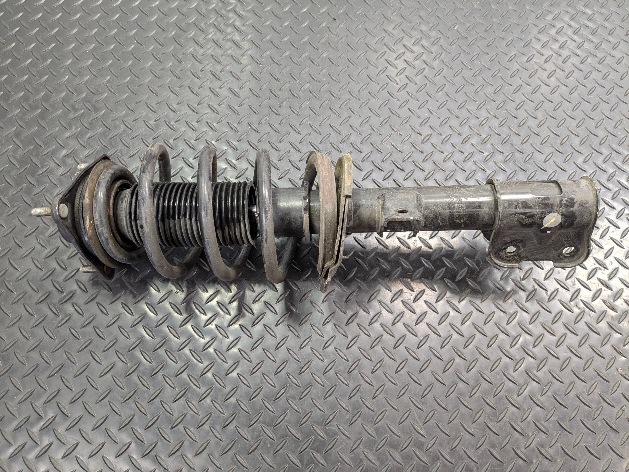 2013 - 2019 OEM HYUNDAI SANTA FE FRONT RIGHT SIDE SHOCK SPRING STRUT ABSORBER