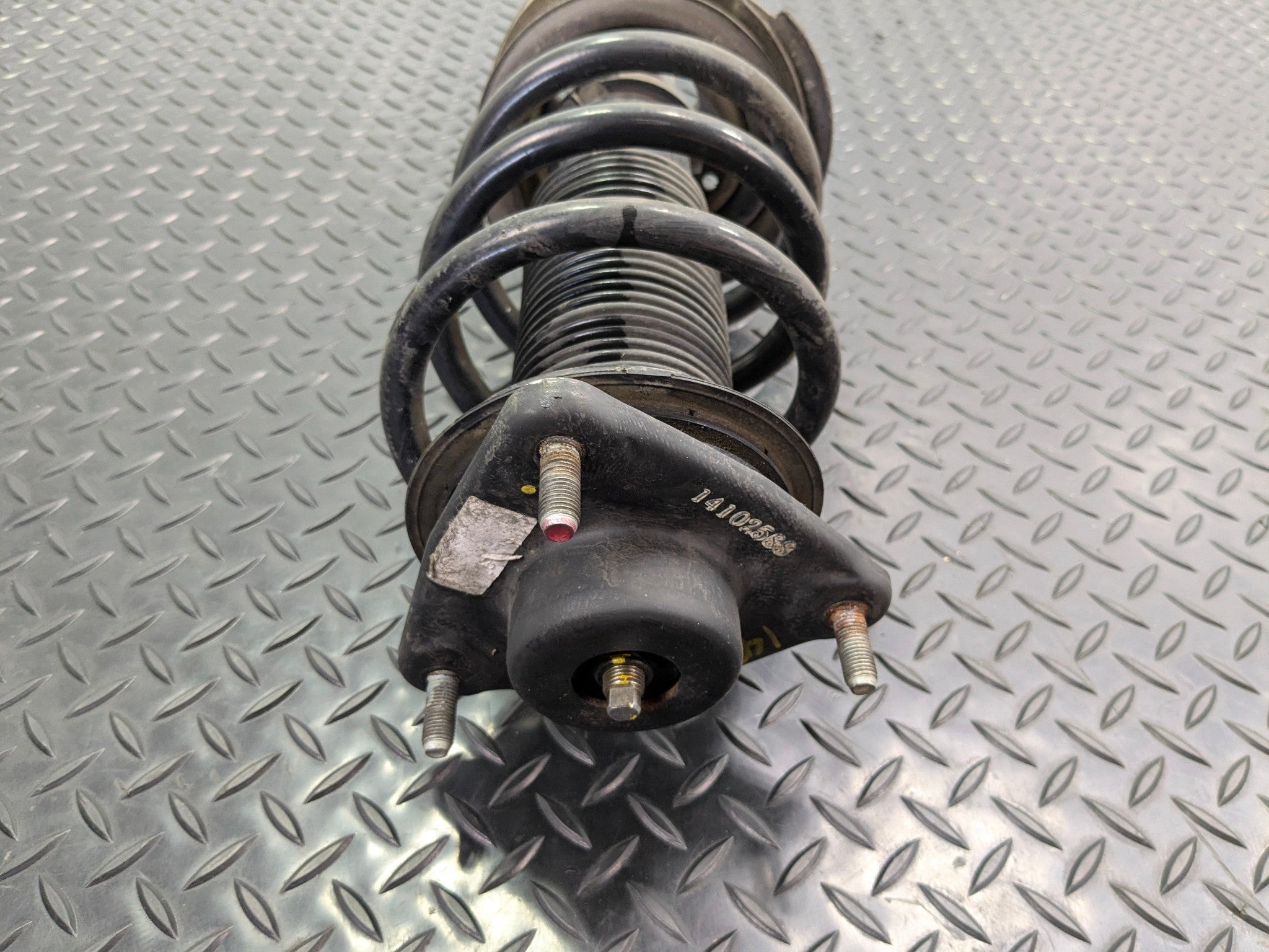 2013 - 2019 OEM HYUNDAI SANTA FE FRONT RIGHT SIDE SHOCK SPRING STRUT ABSORBER