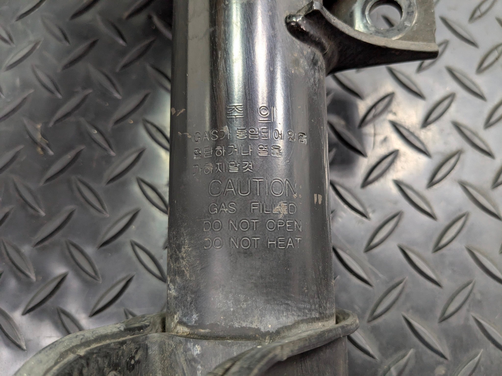 2013 - 2019 OEM HYUNDAI SANTA FE FRONT RIGHT SIDE SHOCK SPRING STRUT ABSORBER