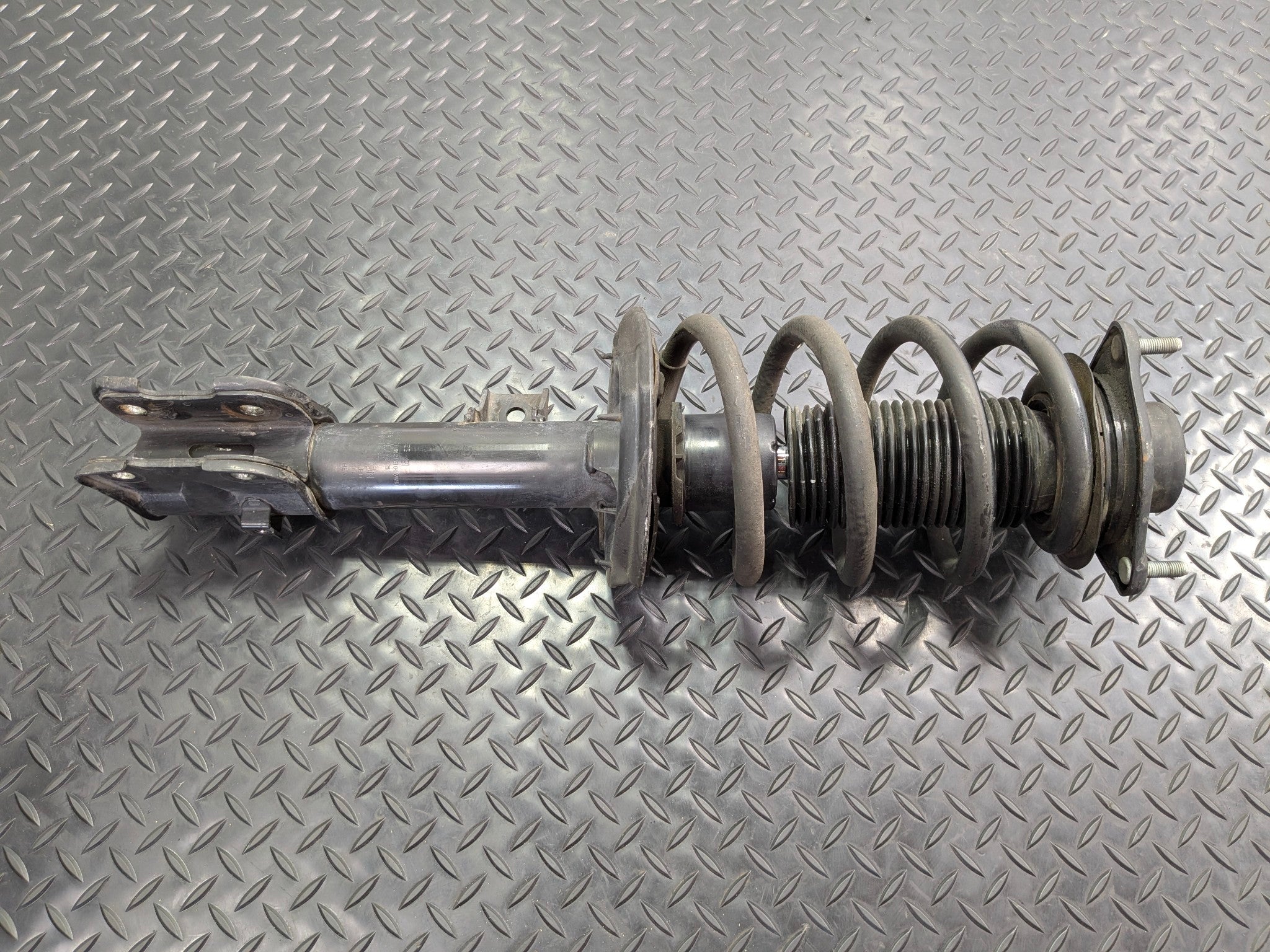 2013 - 2019 OEM HYUNDAI SANTA FE FRONT LEFT SIDE SHOCK SPRING STRUT ABSORBER
