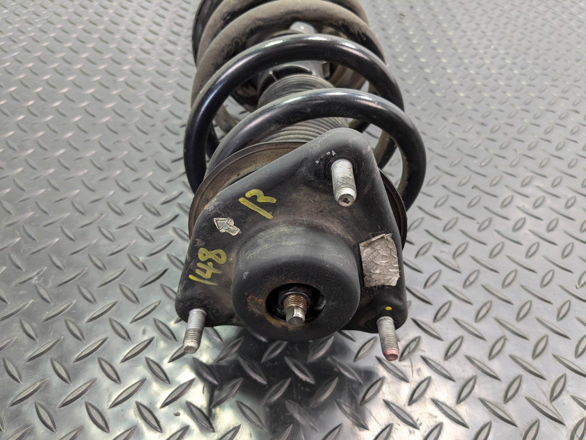 2013 - 2019 OEM HYUNDAI SANTA FE FRONT LEFT SIDE SHOCK SPRING STRUT ABSORBER