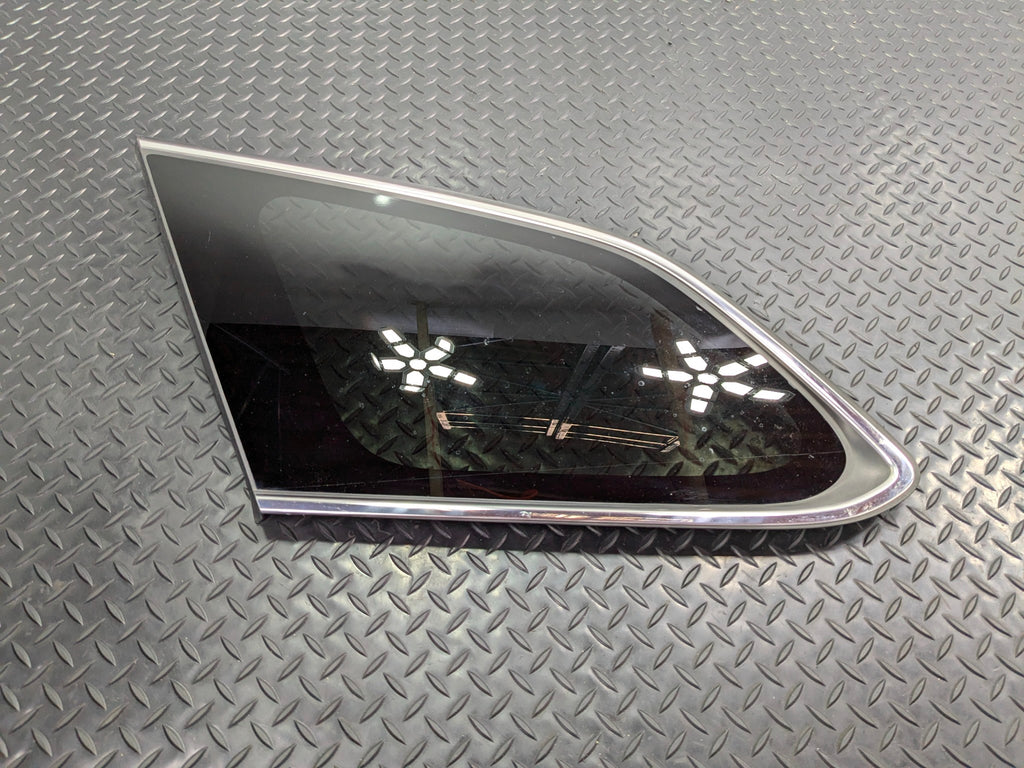 2013 - 2019 OEM HYUNDAI SANTA FE REAR LEFT DRIVER SIDE QUARTER WINDOW VENT GLASS