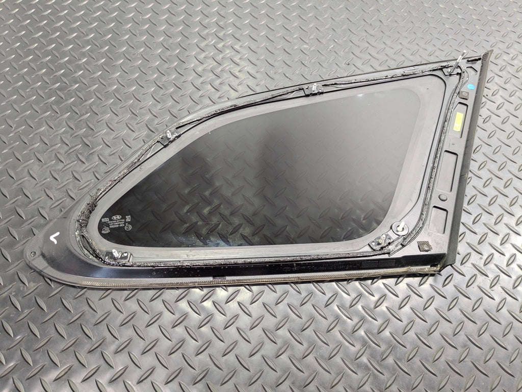 2013 - 2019 OEM HYUNDAI SANTA FE REAR LEFT DRIVER SIDE QUARTER WINDOW VENT GLASS