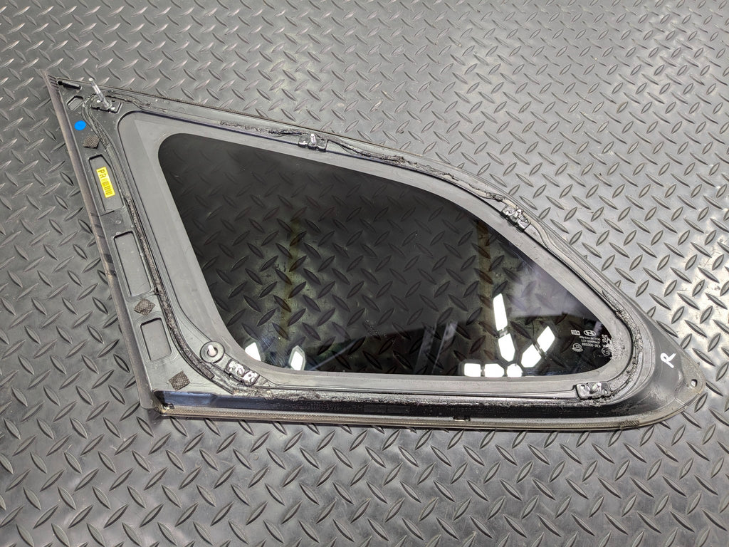 2013 - 2019 OEM HYUNDAI SANTA FE REAR RIGHT SIDE QUARTER WINDOW VENT GLASS