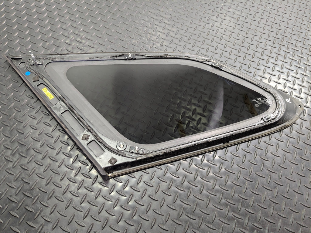 2013 - 2019 OEM HYUNDAI SANTA FE REAR RIGHT SIDE QUARTER WINDOW VENT GLASS