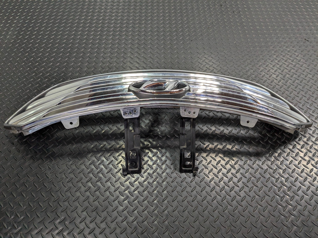 2013 - 2019 OEM HYUNDAI SANTA FE FRONT UPPER BUMPER CENTER GRILLE WITH EMBLEM