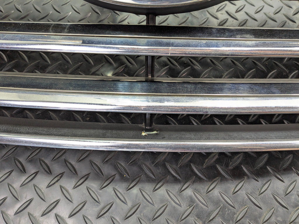 2013 - 2019 OEM HYUNDAI SANTA FE FRONT UPPER BUMPER CENTER GRILLE WITH EMBLEM
