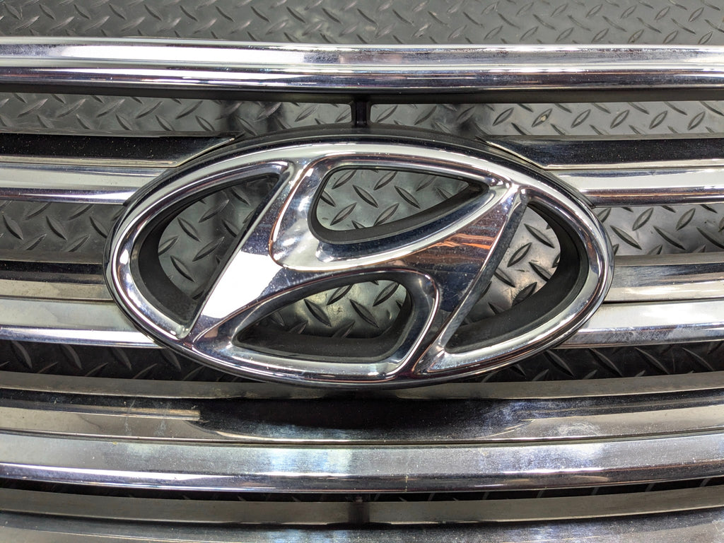 2013 - 2019 OEM HYUNDAI SANTA FE FRONT UPPER BUMPER CENTER GRILLE WITH EMBLEM
