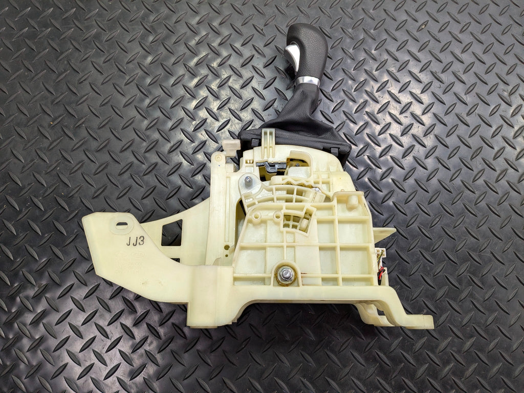 13 - 19 OEM HYUNDAI SANTA FE AUTOMATIC TRANSMISSION FLOOR GEAR SHIFTER ASSEMBLY