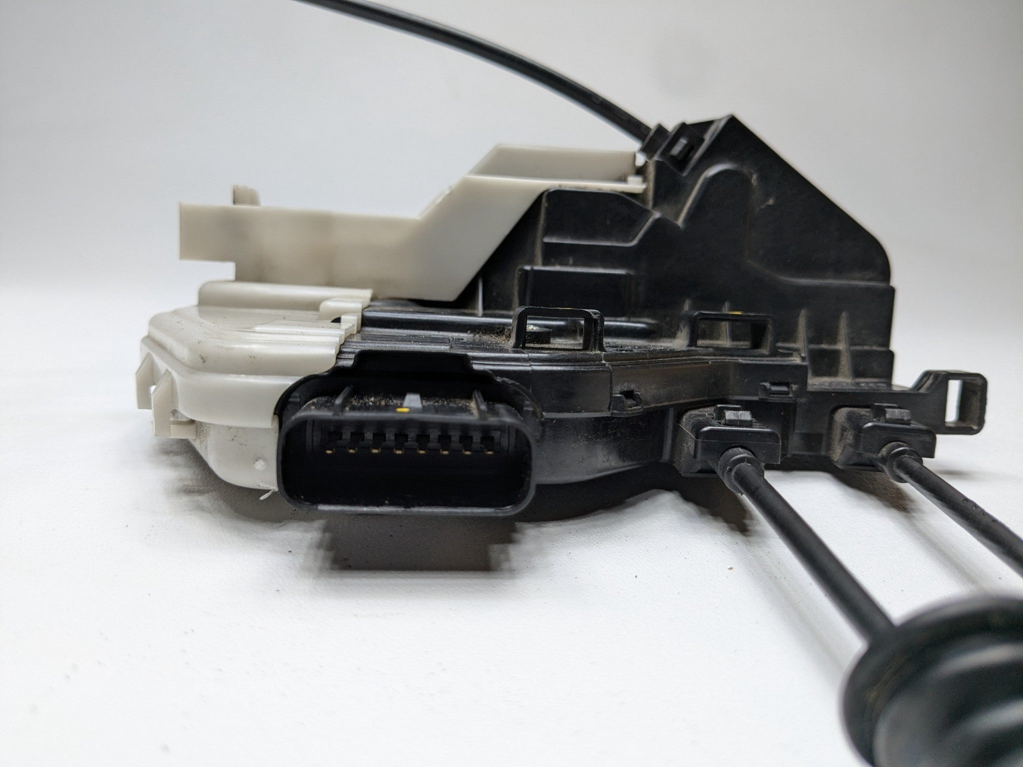2013 - 2019 OEM HYUNDAI SANTA FE FRONT LEFT DRIVER SIDE DOOR LATCH LOCK ACTUATOR