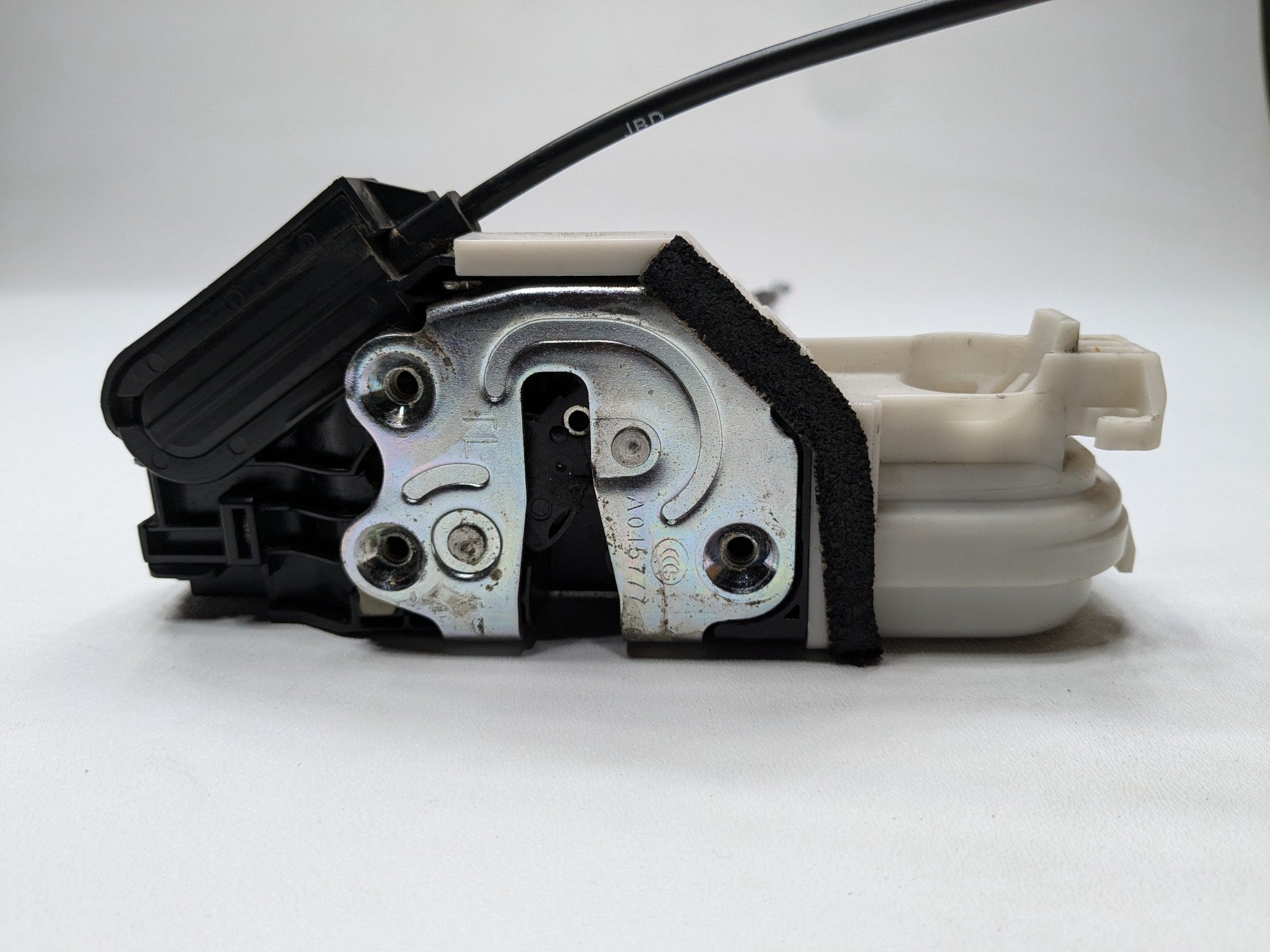 2013 - 2019 OEM HYUNDAI SANTA FE FRONT LEFT DRIVER SIDE DOOR LATCH LOCK ACTUATOR
