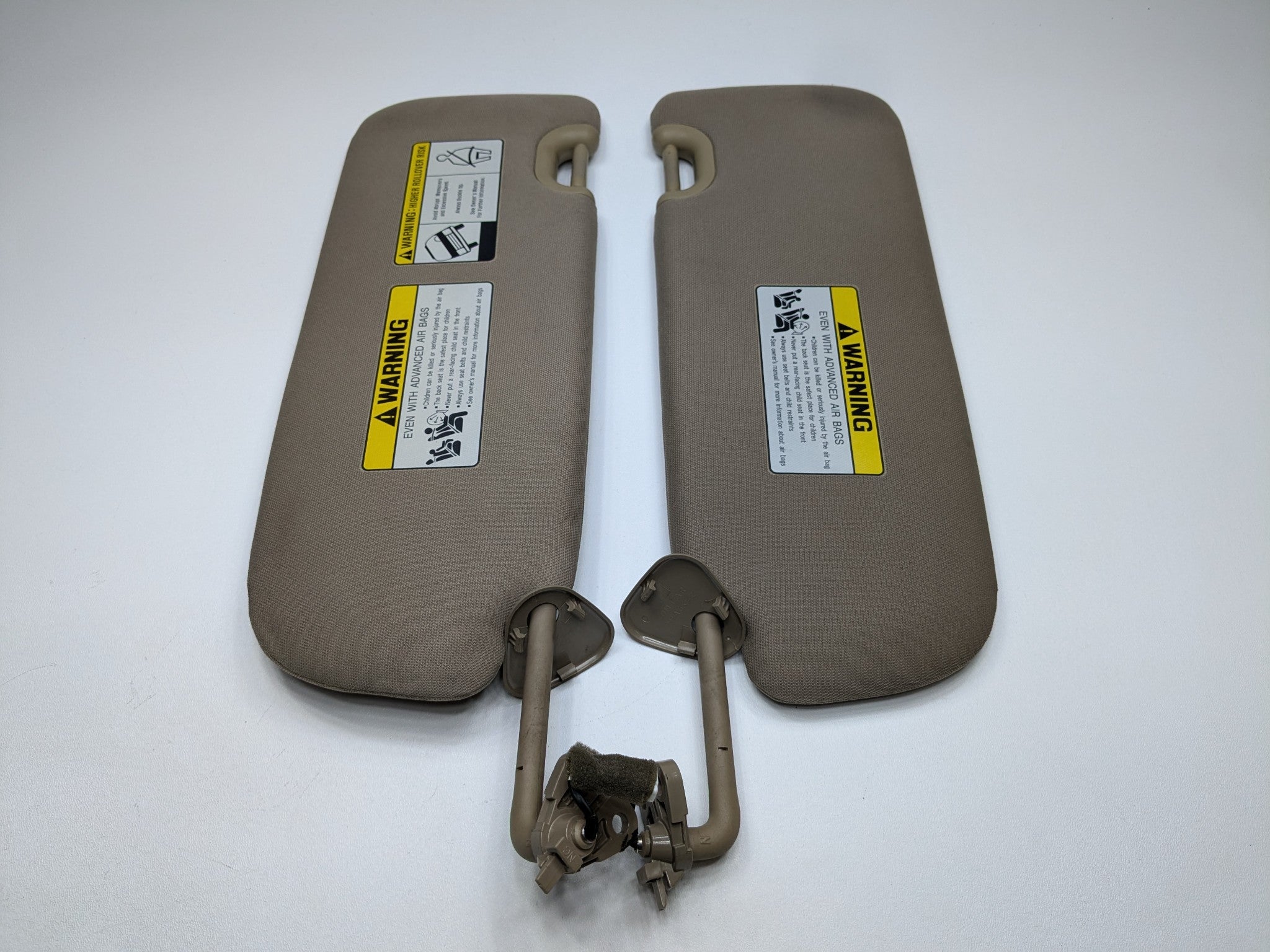 2013 - 2019 OEM HYUNDAI SANTA FE FRONT LEFT AND RIGHT SIDE SUN VISOR SET