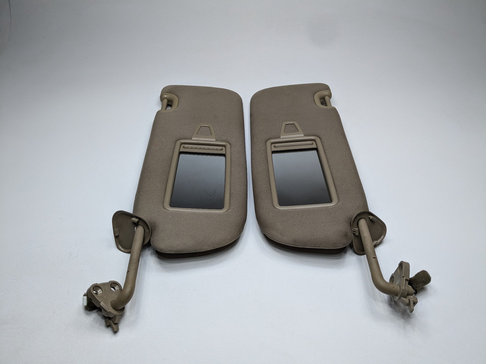 2013 - 2019 OEM HYUNDAI SANTA FE FRONT LEFT AND RIGHT SIDE SUN VISOR SET