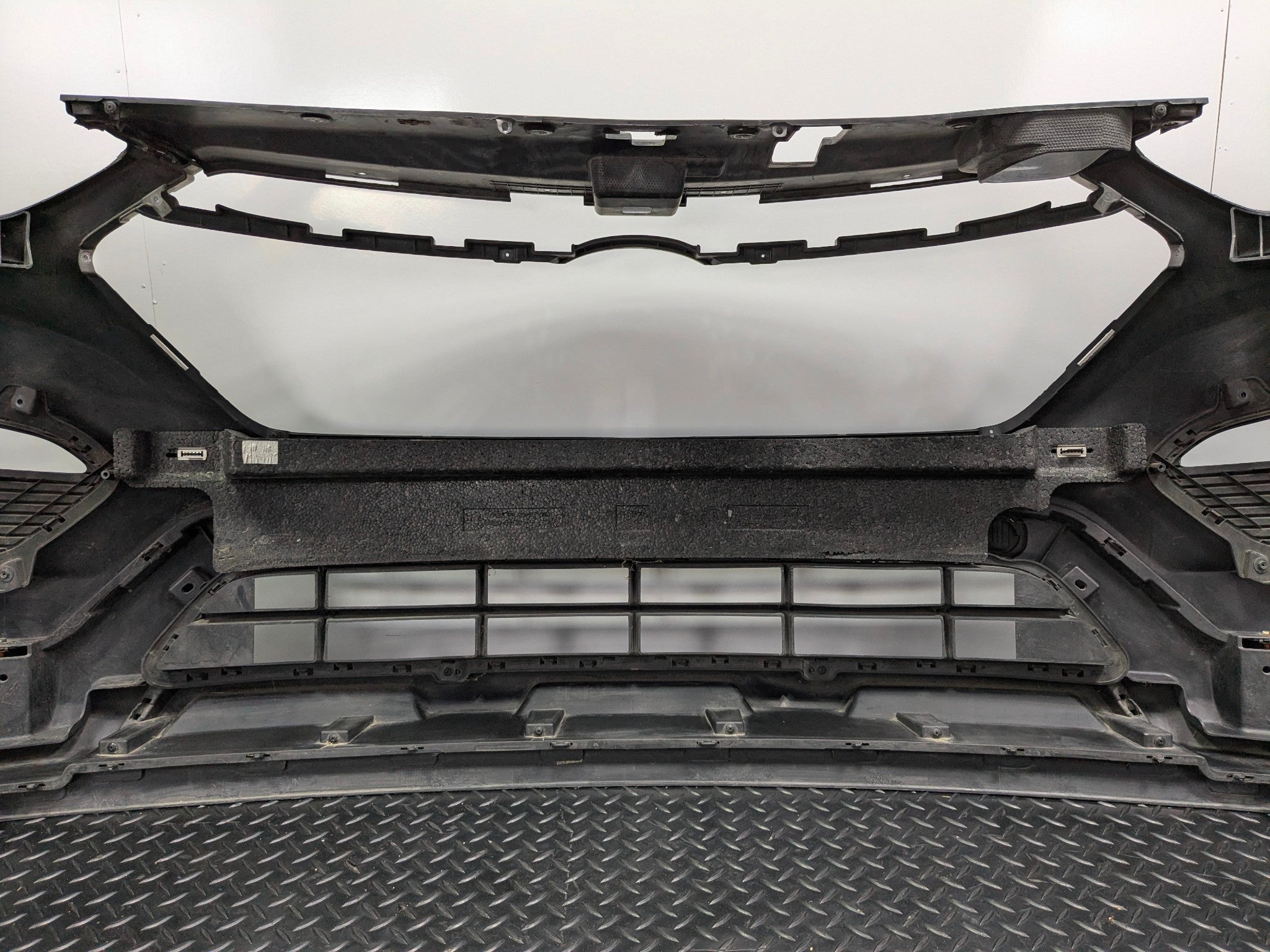 2013 - 2019 OEM HYUNDAI SANTA FE FRONT BUMPER COVER ASSEMBLY GRAYISH ORANGE