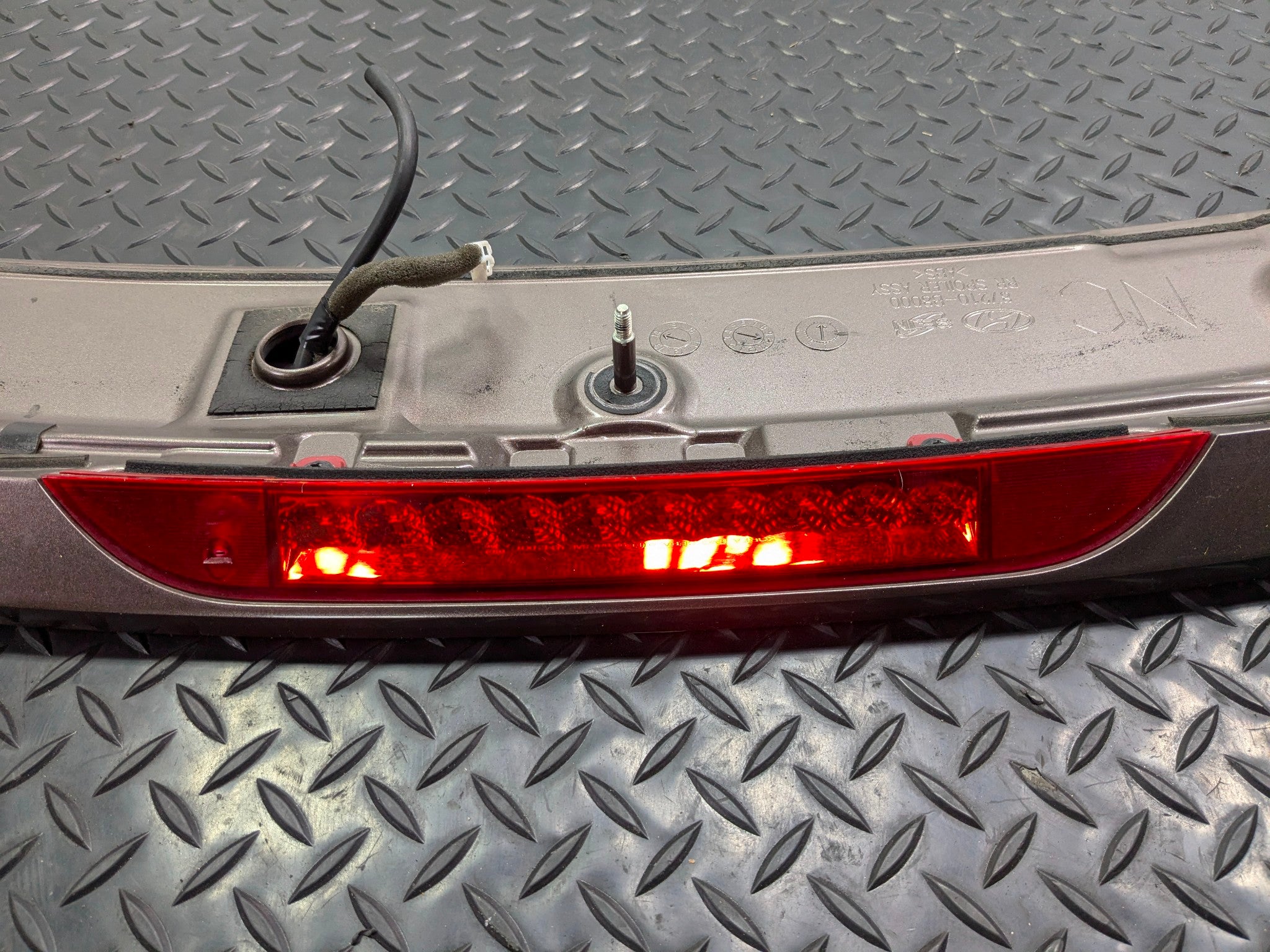2013 - 2019 OEM HYUNDAI SANTA FE REAR TRUNK SPOILER WING WITH THIRD BRAKE LIGHT