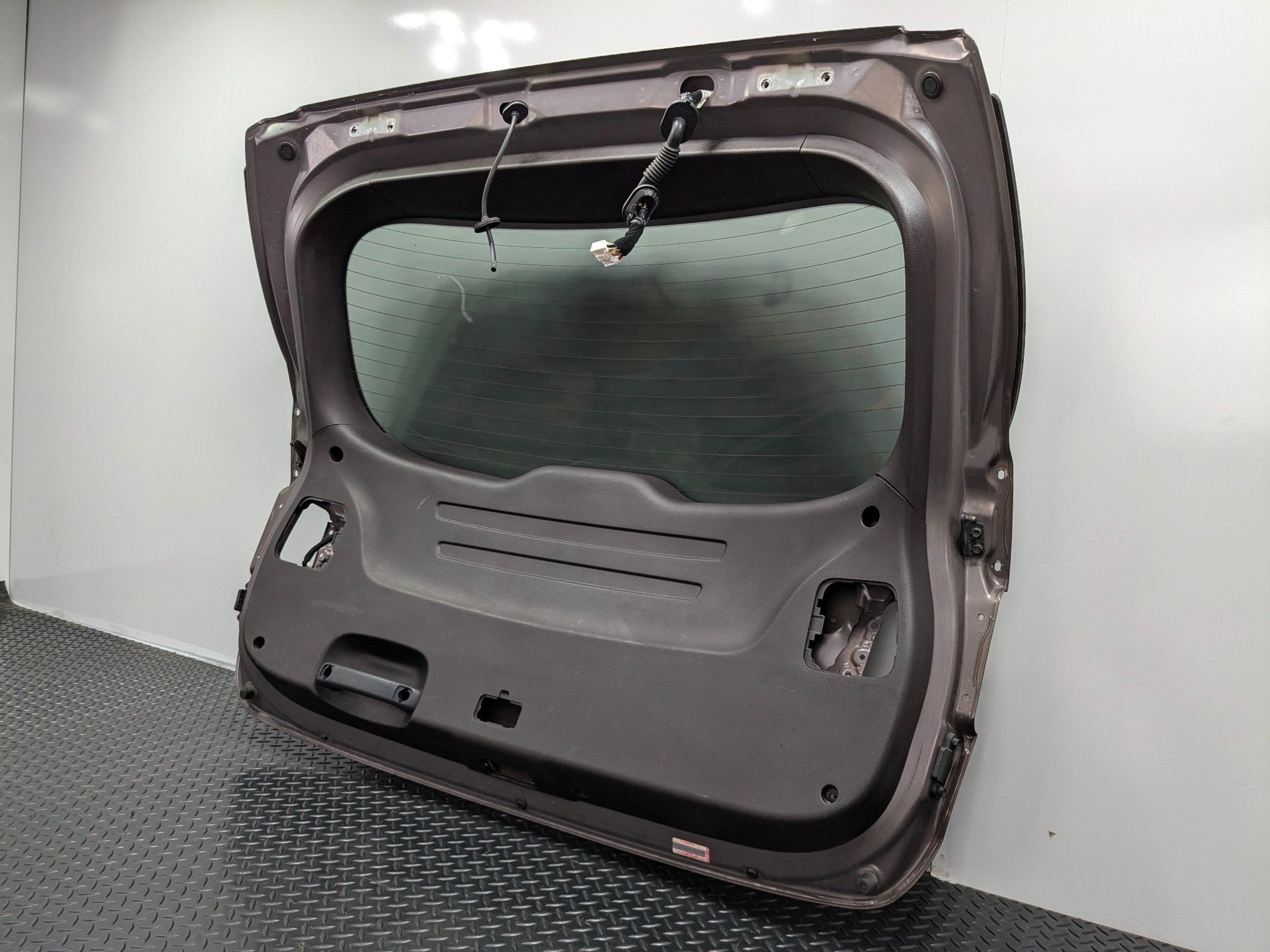 2013 - 2019 OEM HYUNDAI SANTA FE REAR TRUNK TAILGATE WITH PRIVACY TINT GLASS