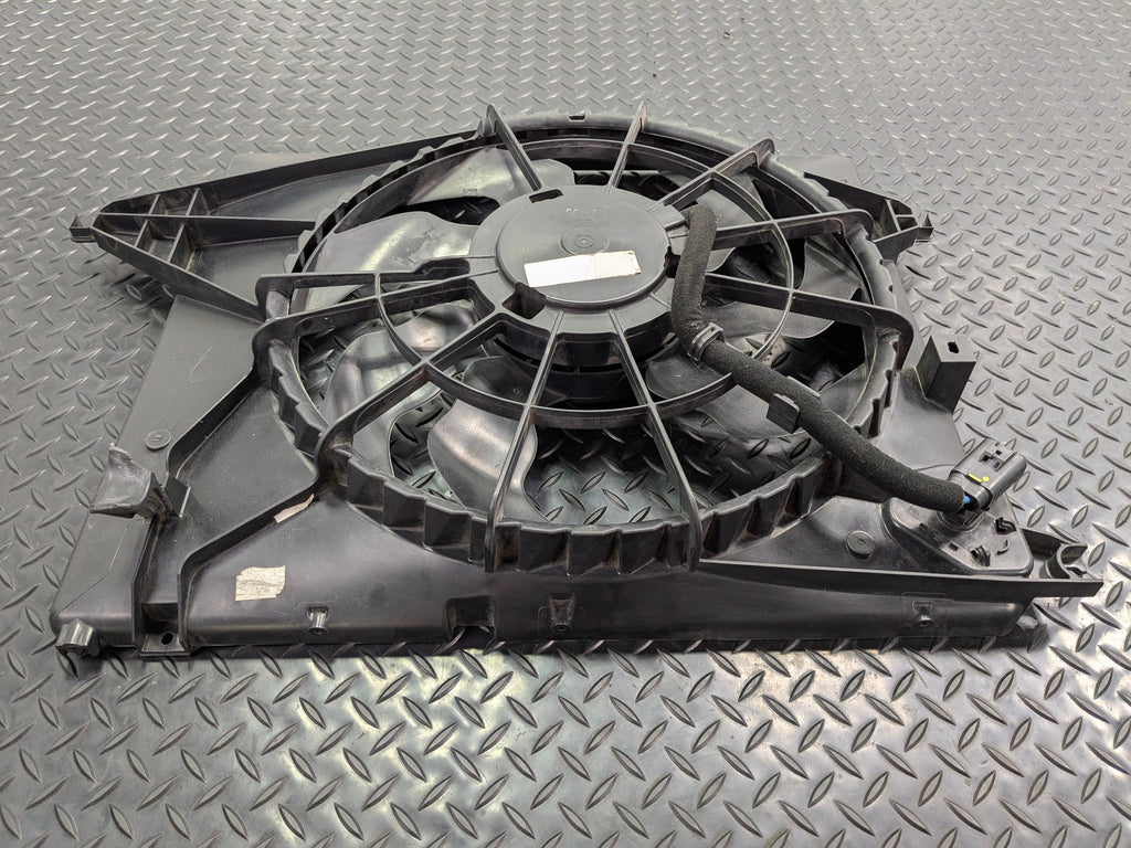 2013 - 2019 OEM HYUNDAI SANTA FE ENGINE MOTOR COOLING RADIATOR FAN ASSEMBLY