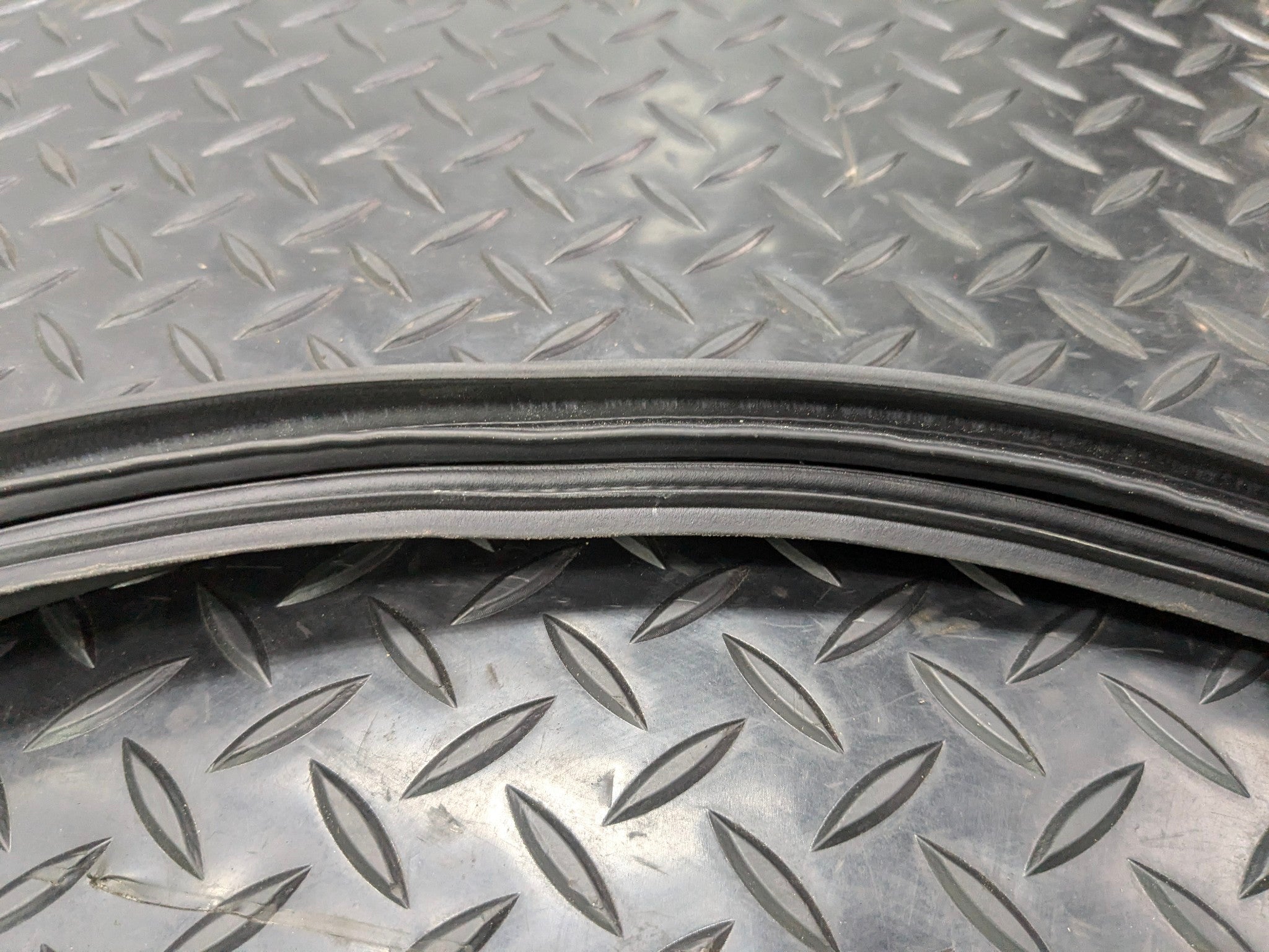 2013 - 2019 OEM HYUNDAI SANTA FE  REAR TRUNK TAILGATE LIFTGATE WEATHERSTRIP SEAL