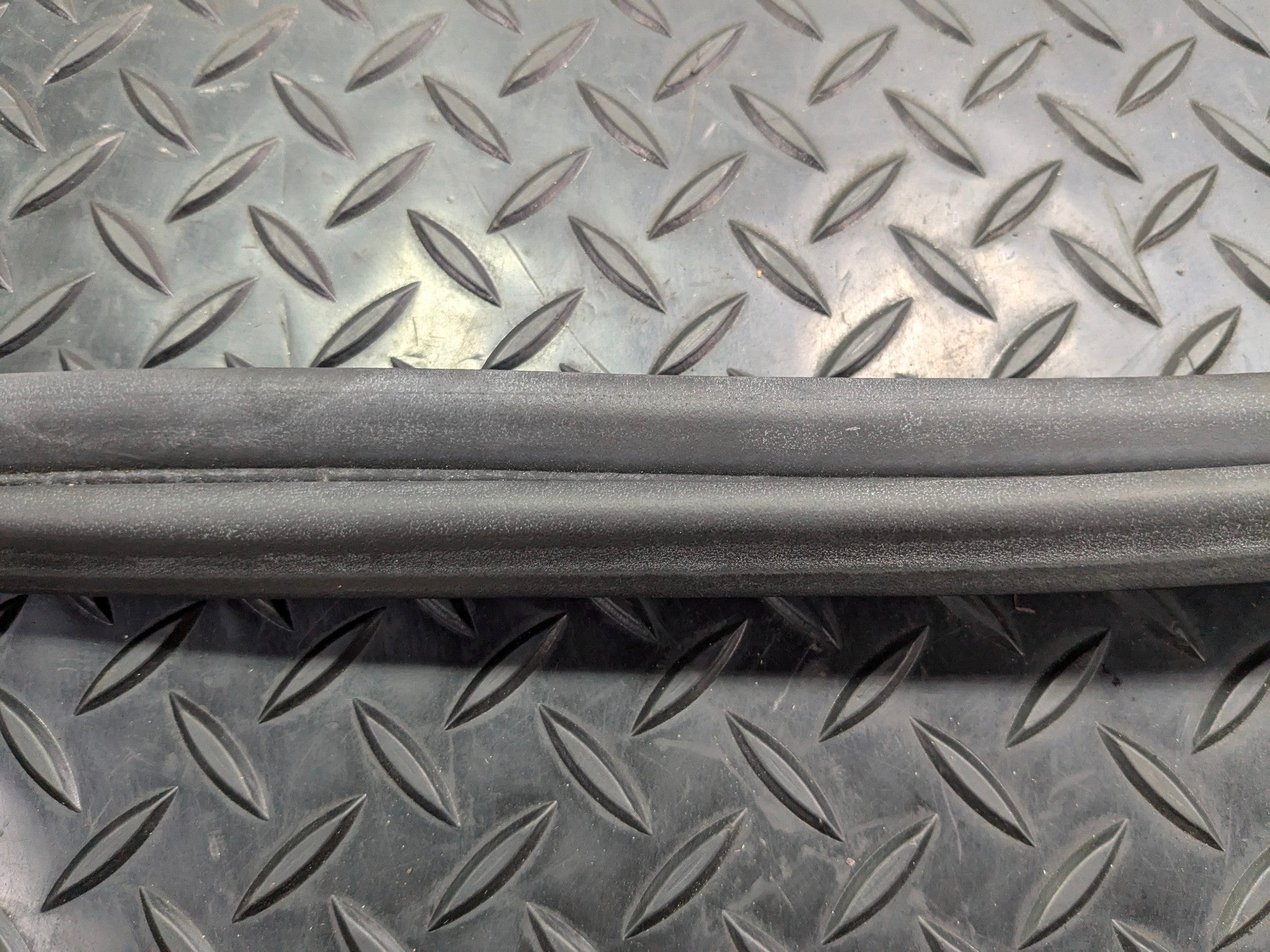 2013 - 2019 OEM HYUNDAI SANTA FE  REAR TRUNK TAILGATE LIFTGATE WEATHERSTRIP SEAL