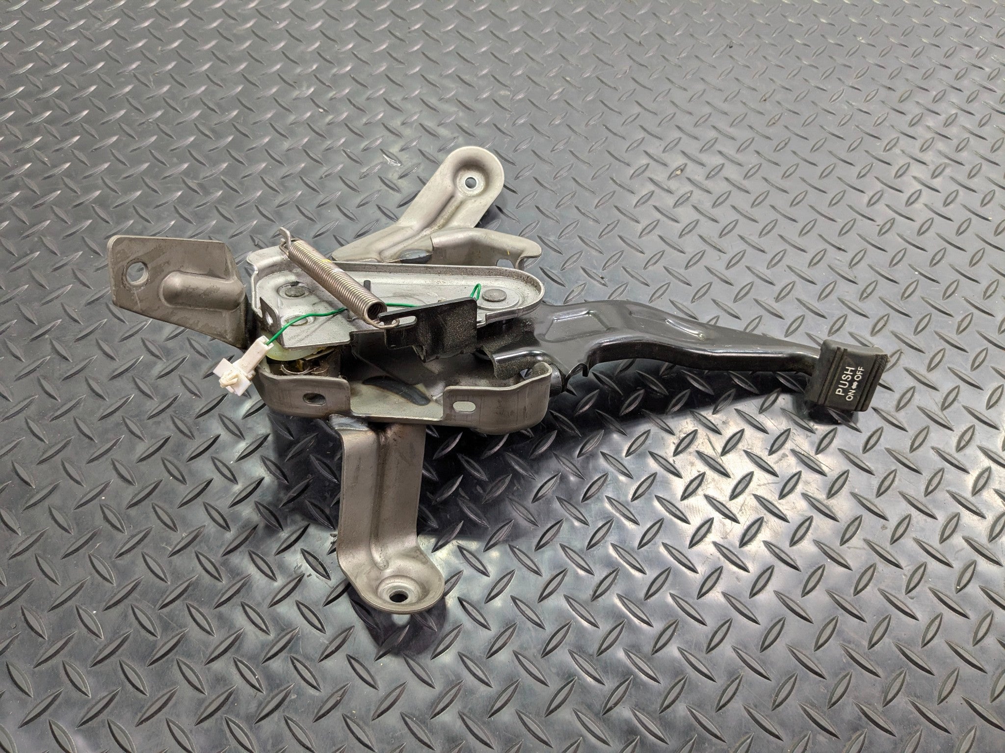 2013 - 2019 OEM HYUNDAI SANTA FE EMERGENCY PARKING BRAKE PEDAL ASSEMBLY