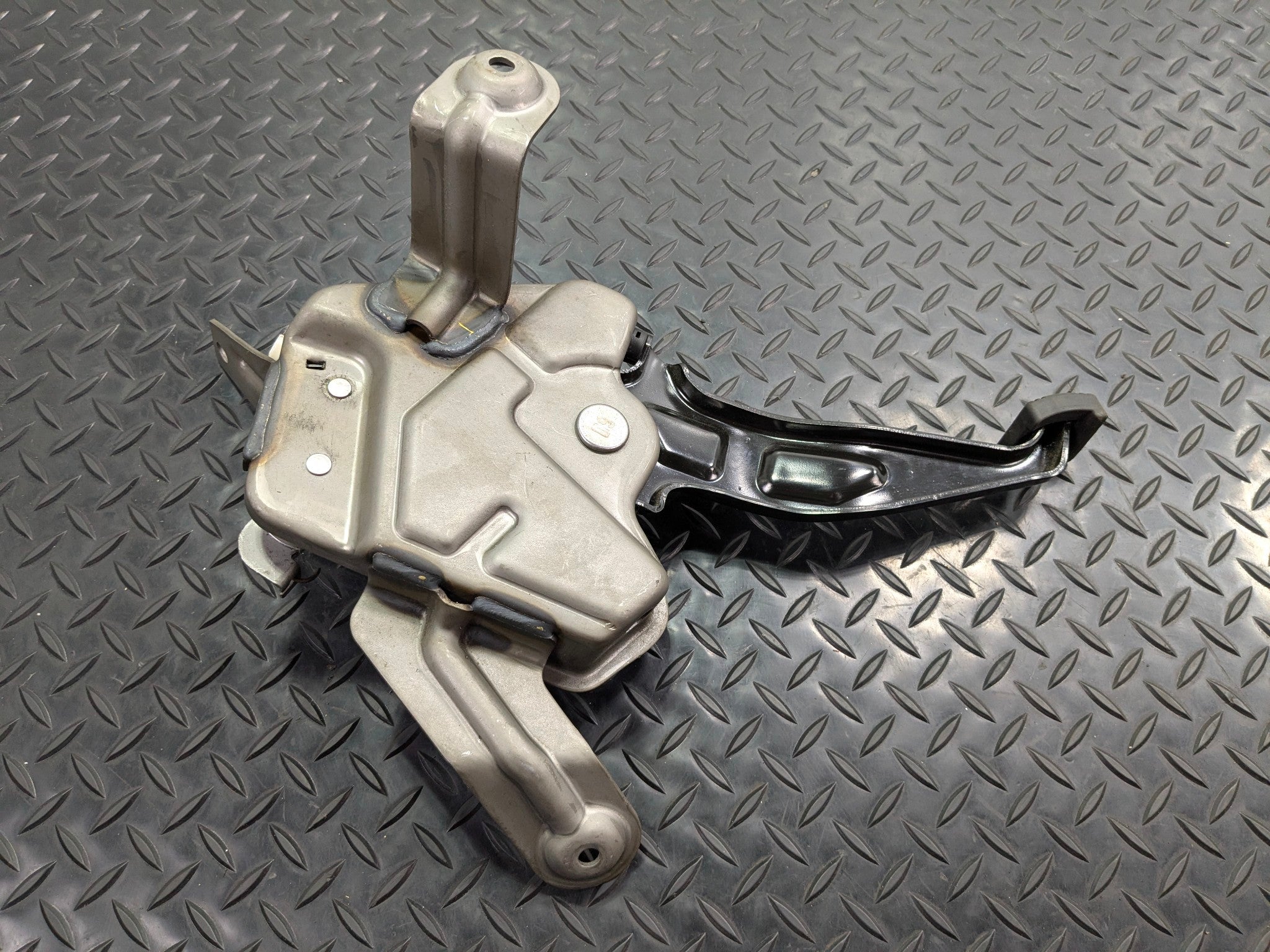 2013 - 2019 OEM HYUNDAI SANTA FE EMERGENCY PARKING BRAKE PEDAL ASSEMBLY