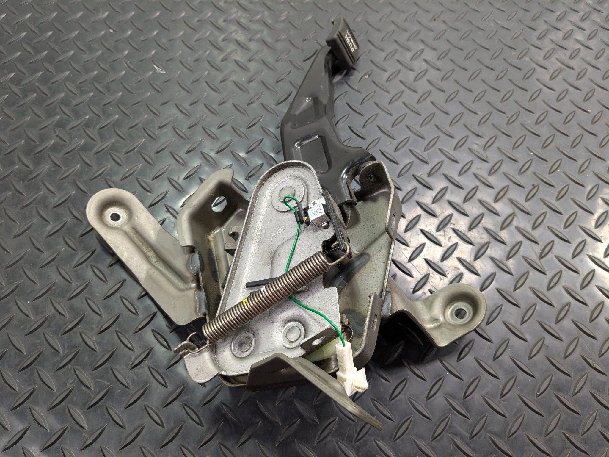2013 - 2019 OEM HYUNDAI SANTA FE EMERGENCY PARKING BRAKE PEDAL ASSEMBLY
