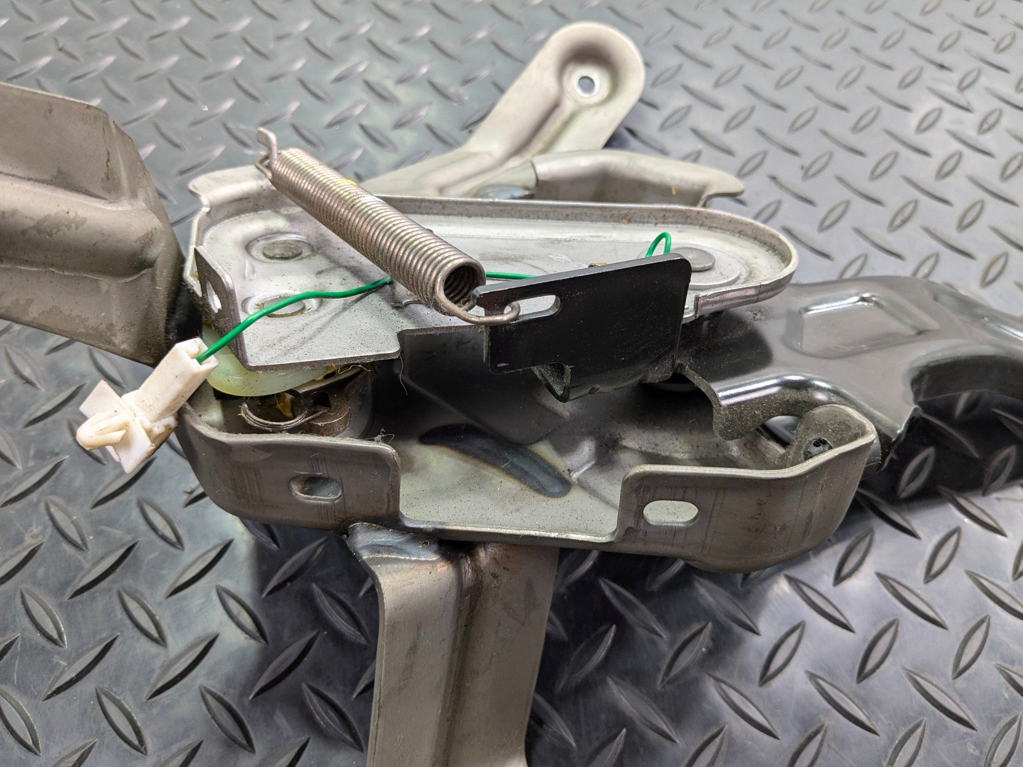 2013 - 2019 OEM HYUNDAI SANTA FE EMERGENCY PARKING BRAKE PEDAL ASSEMBLY