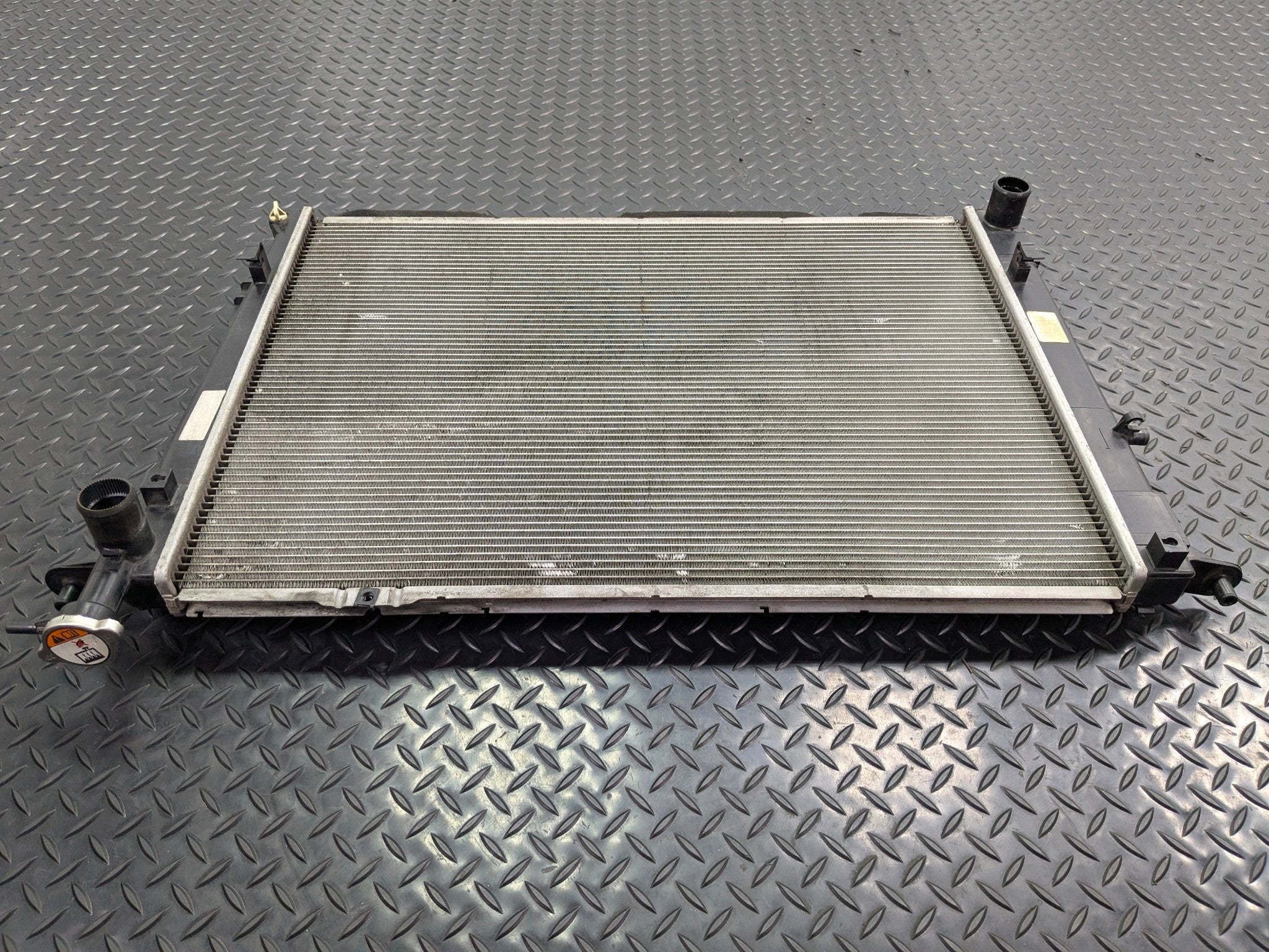 2013 - 2019 OEM HYUNDAI SANTA FE 3.3L ENGINE COOLANT COOLING RADIATOR