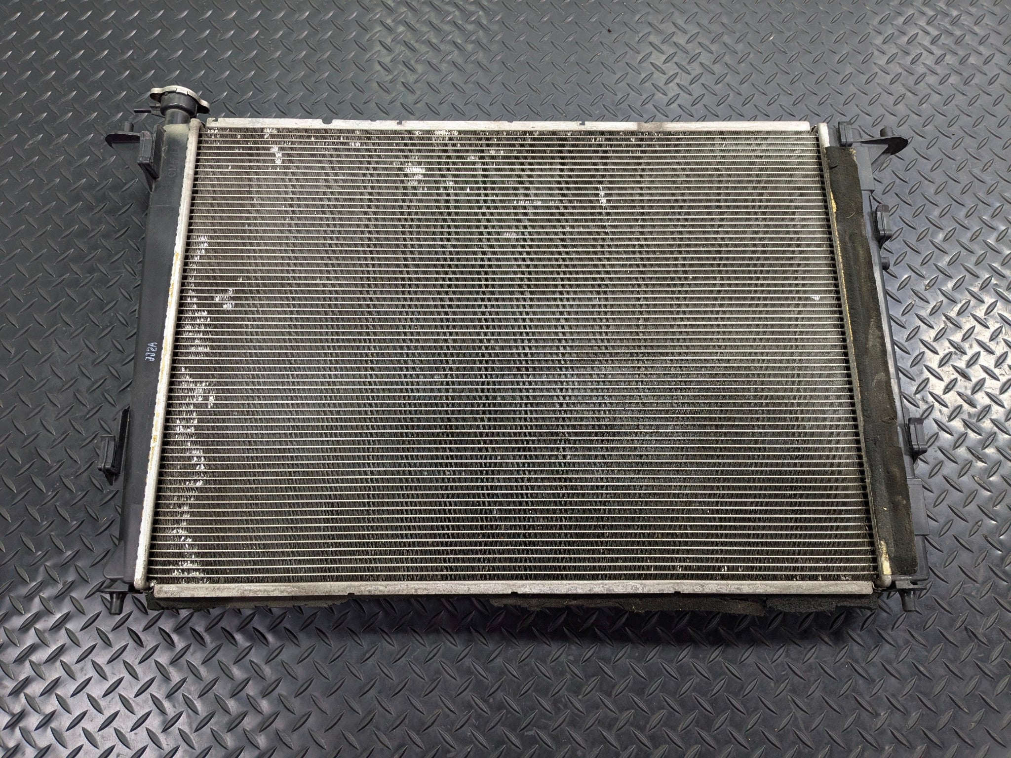 2013 - 2019 OEM HYUNDAI SANTA FE 3.3L ENGINE COOLANT COOLING RADIATOR