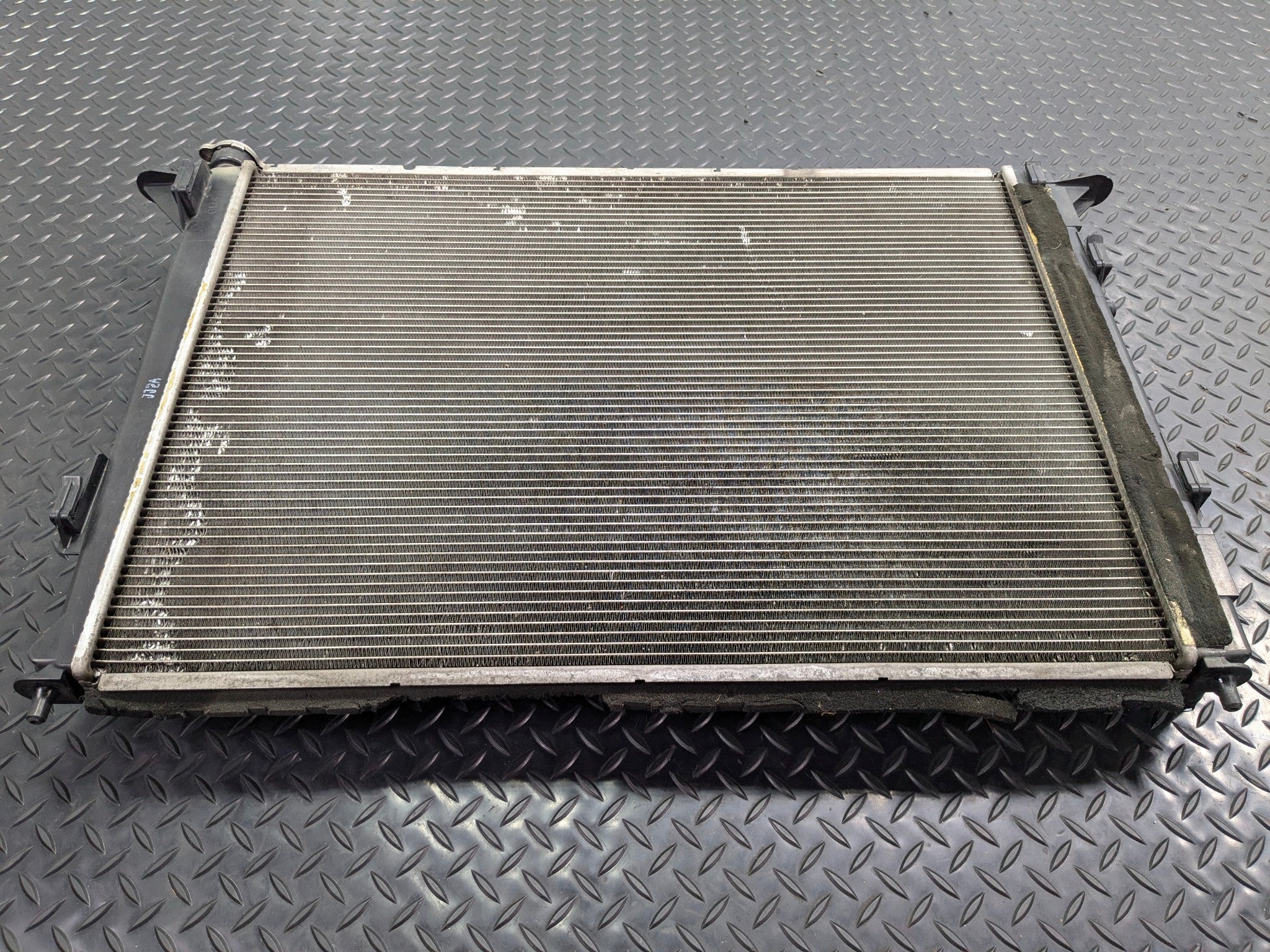 2013 - 2019 OEM HYUNDAI SANTA FE 3.3L ENGINE COOLANT COOLING RADIATOR