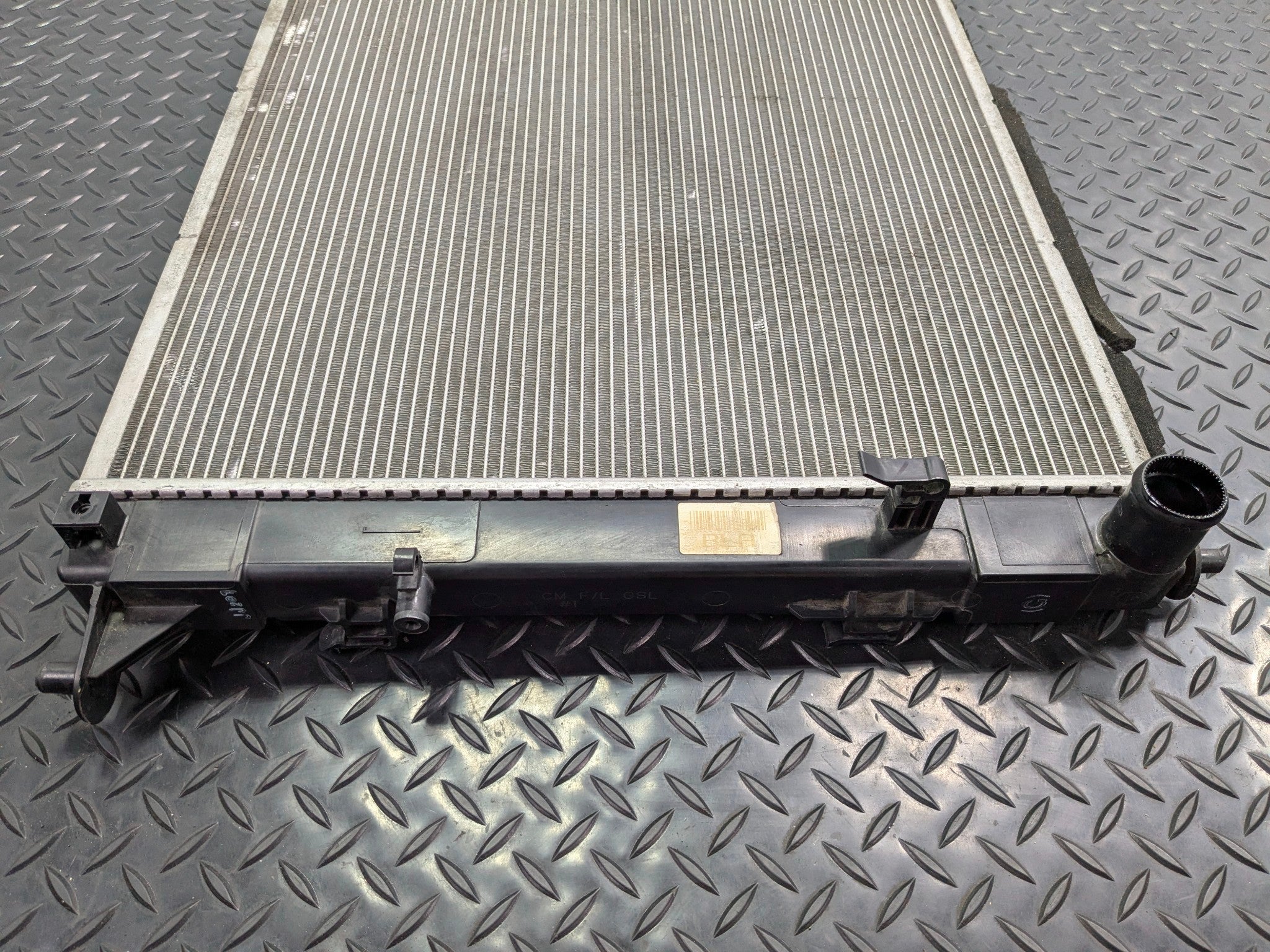 2013 - 2019 OEM HYUNDAI SANTA FE 3.3L ENGINE COOLANT COOLING RADIATOR