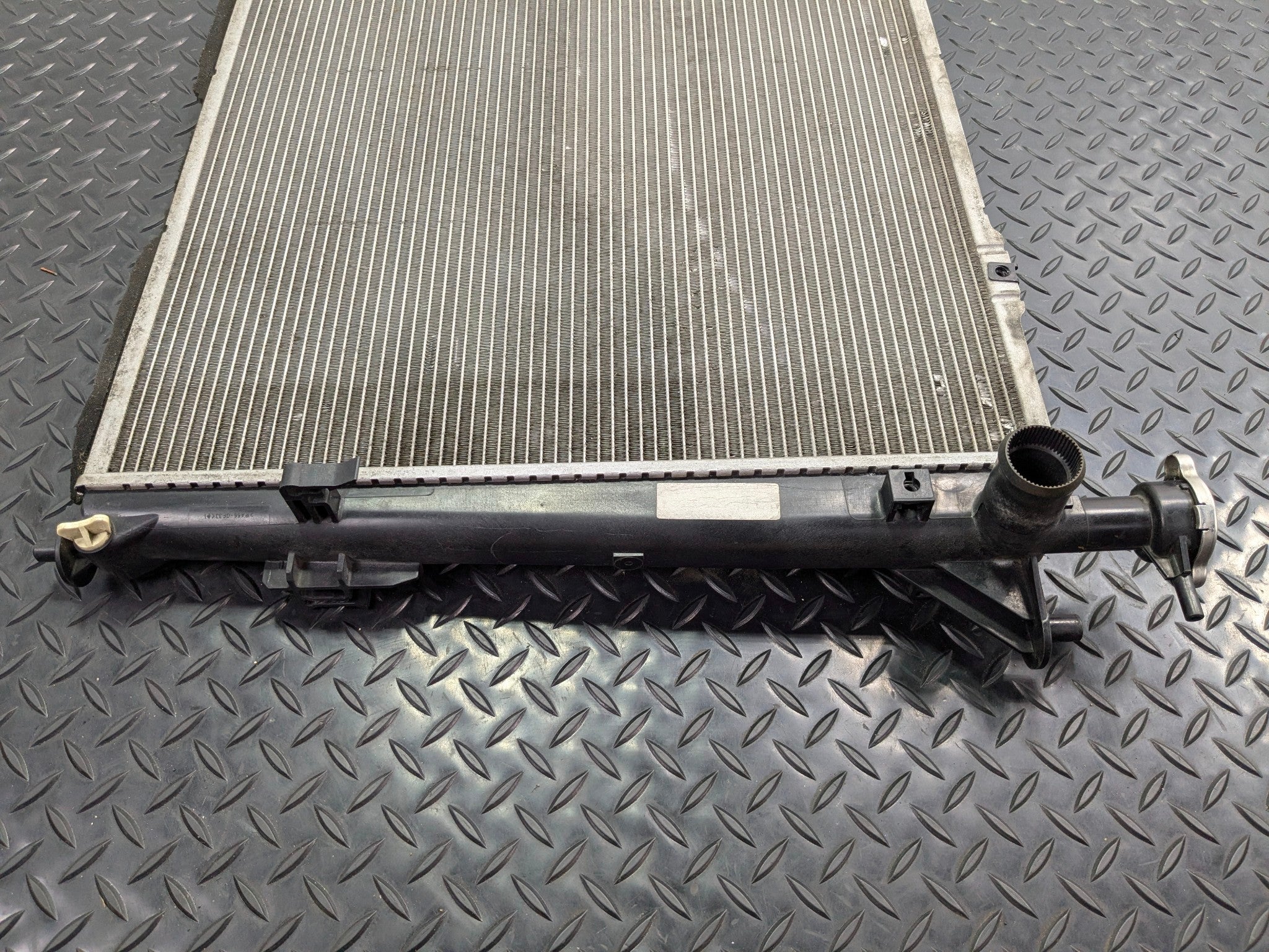 2013 - 2019 OEM HYUNDAI SANTA FE 3.3L ENGINE COOLANT COOLING RADIATOR