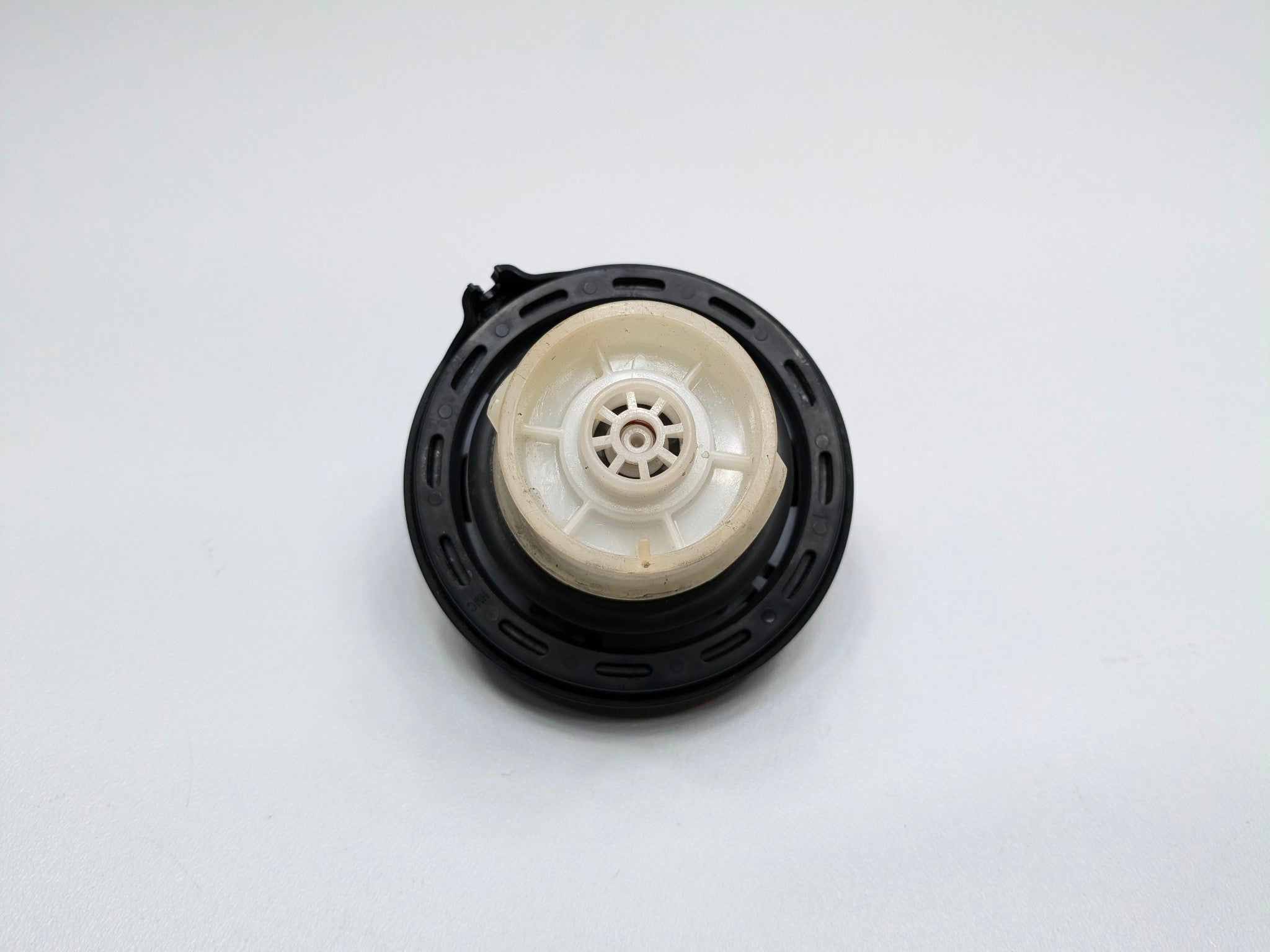 2013 - 2019 OEM HYUNDAI SANTA FE GASOLINE FUEL TANK FILLER NECK COVER CAP